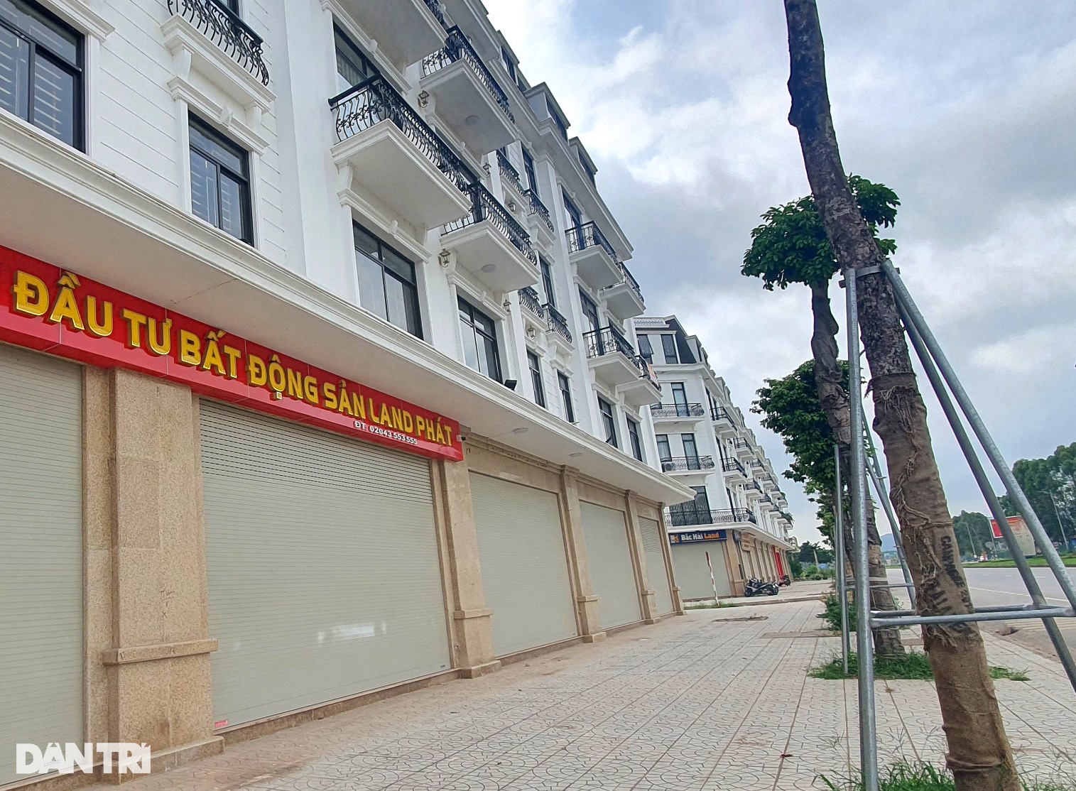 Thị trường "xì hơi", văn phòng môi giới bất động sản đìu hiu - Ảnh 8. Thị trường "xì hơi", văn phòng môi giới bất động sản đìu hiu - Ảnh 8.