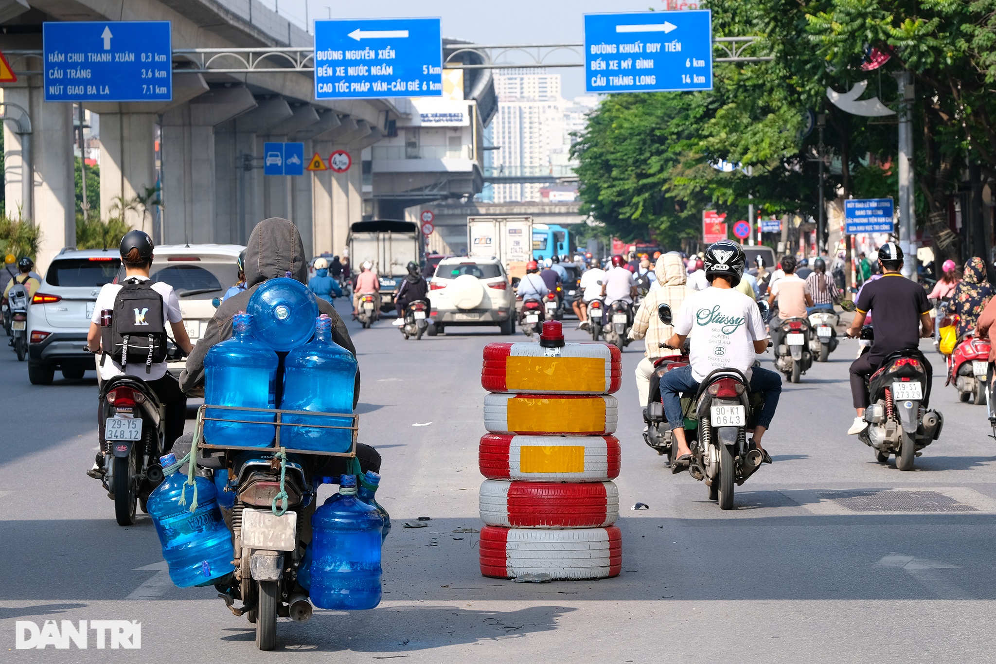 Phân làn đường Nguyễn Trãi: Hàng loạt xe máy lấn làn ôtô giờ cao điểm - 9