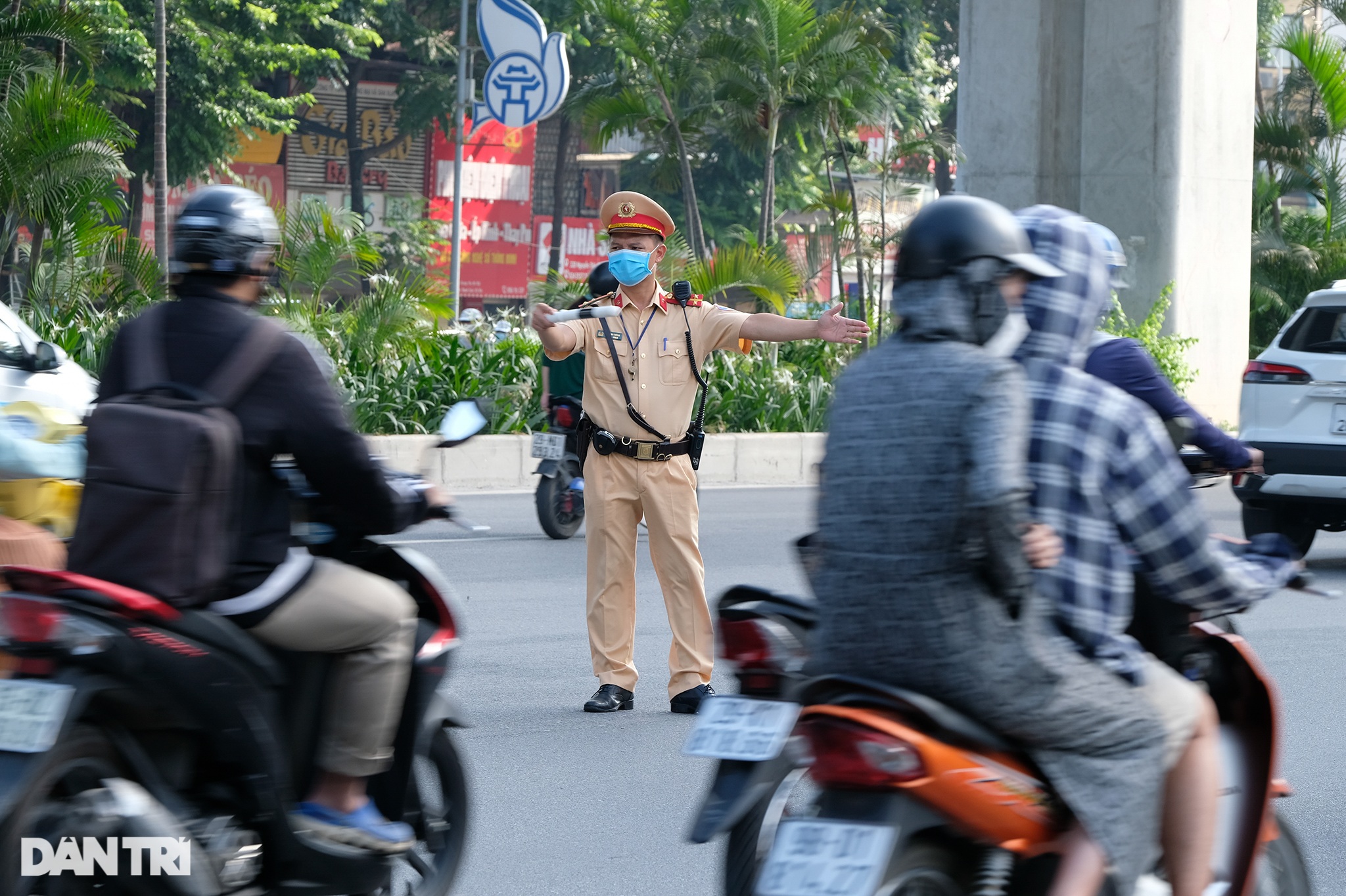Phân làn đường Nguyễn Trãi: Hàng loạt xe máy lấn làn ôtô giờ cao điểm - 7