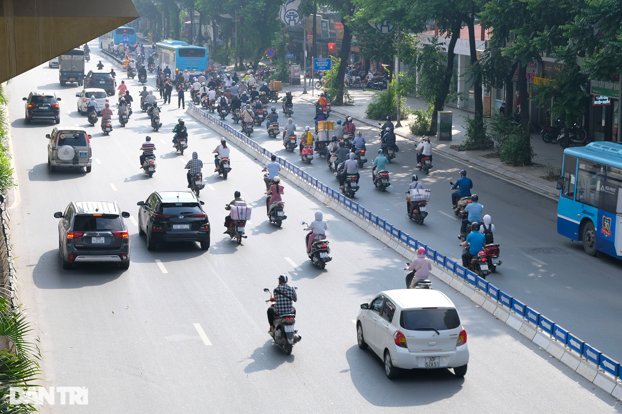 Phân làn đường Nguyễn Trãi: Hàng loạt xe máy lấn làn ôtô giờ cao điểm - 5