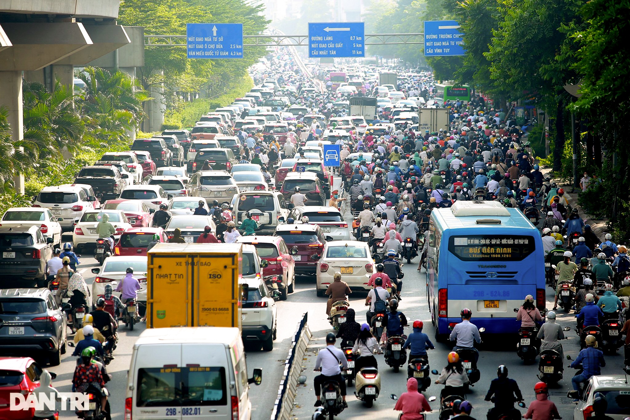 Phân làn đường Nguyễn Trãi: Hàng loạt xe máy lấn làn ôtô giờ cao điểm - 6