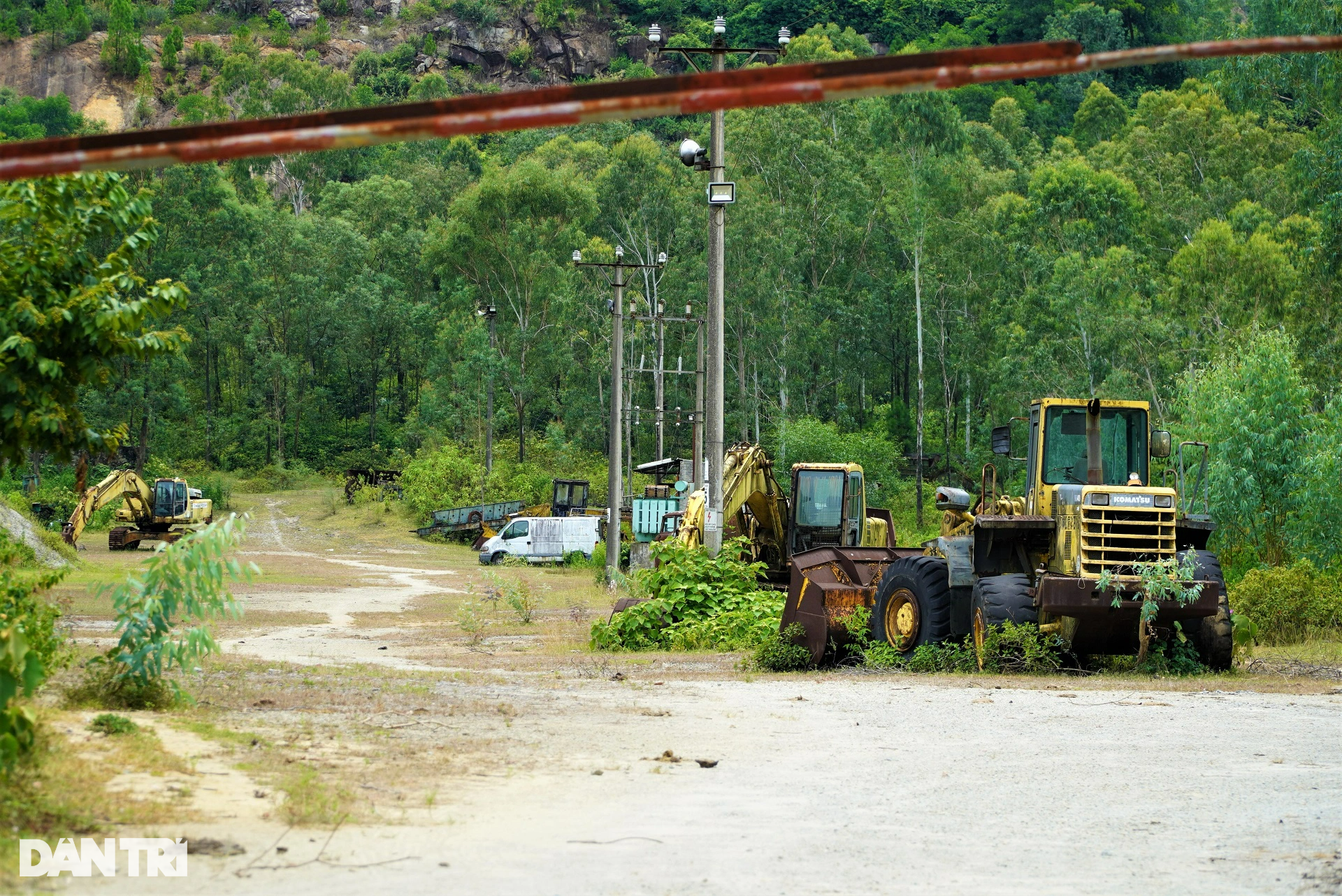 Nghĩa địa ôtô, máy móc tại mỏ khoáng sản bị dừng triển khai ở Hà Tĩnh - 15
