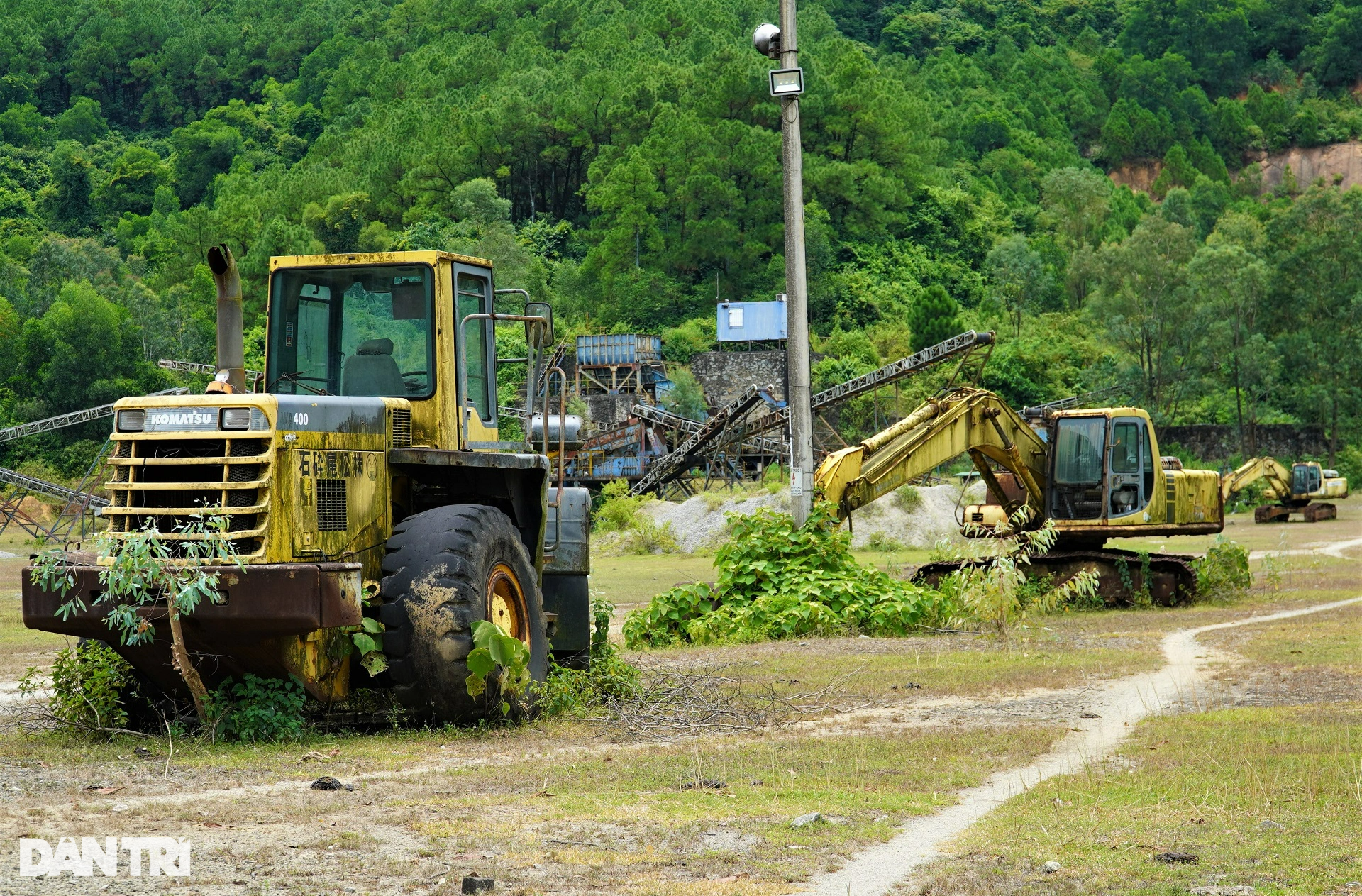 Nghĩa địa ôtô, máy móc tại mỏ khoáng sản bị dừng triển khai ở Hà Tĩnh - 4