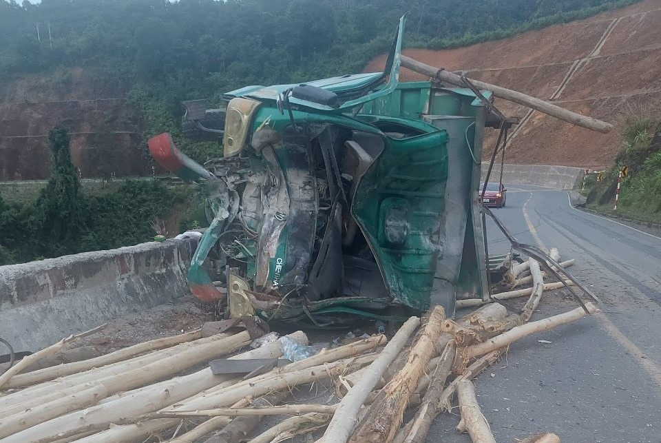 Tai nạn khiến 4 người tử vong ở Huế: Lái xe tải không làm chủ tốc độ - 1