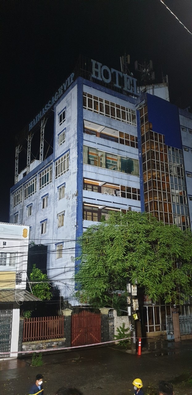 Nhà 5 tầng ở Hải Phòng bất ngờ đổ sập trong đêm - 2