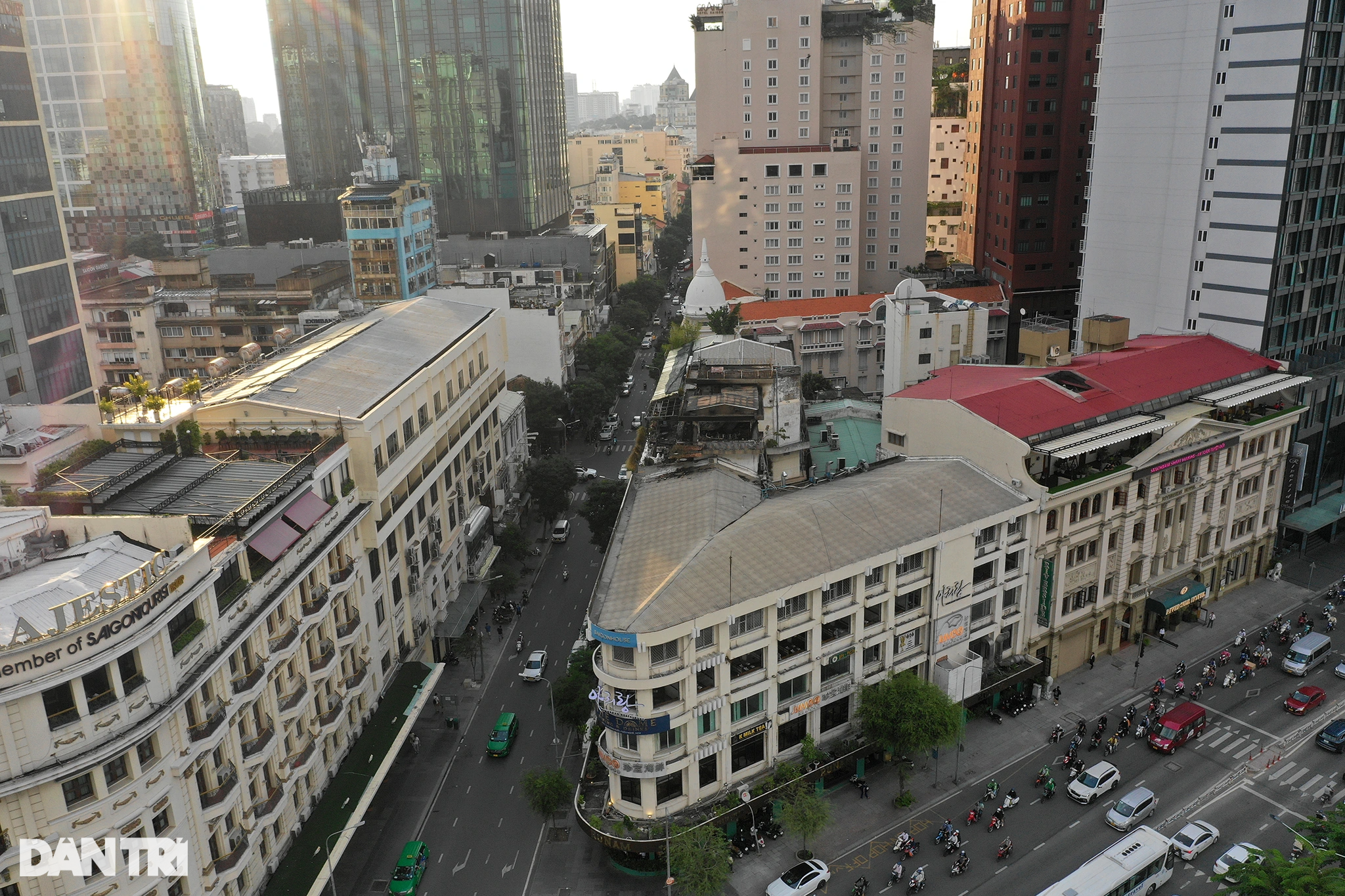 Hình ảnh tan hoang sau vụ cháy quán cà phê rooftop giữa trung tâm TPHCM - 7