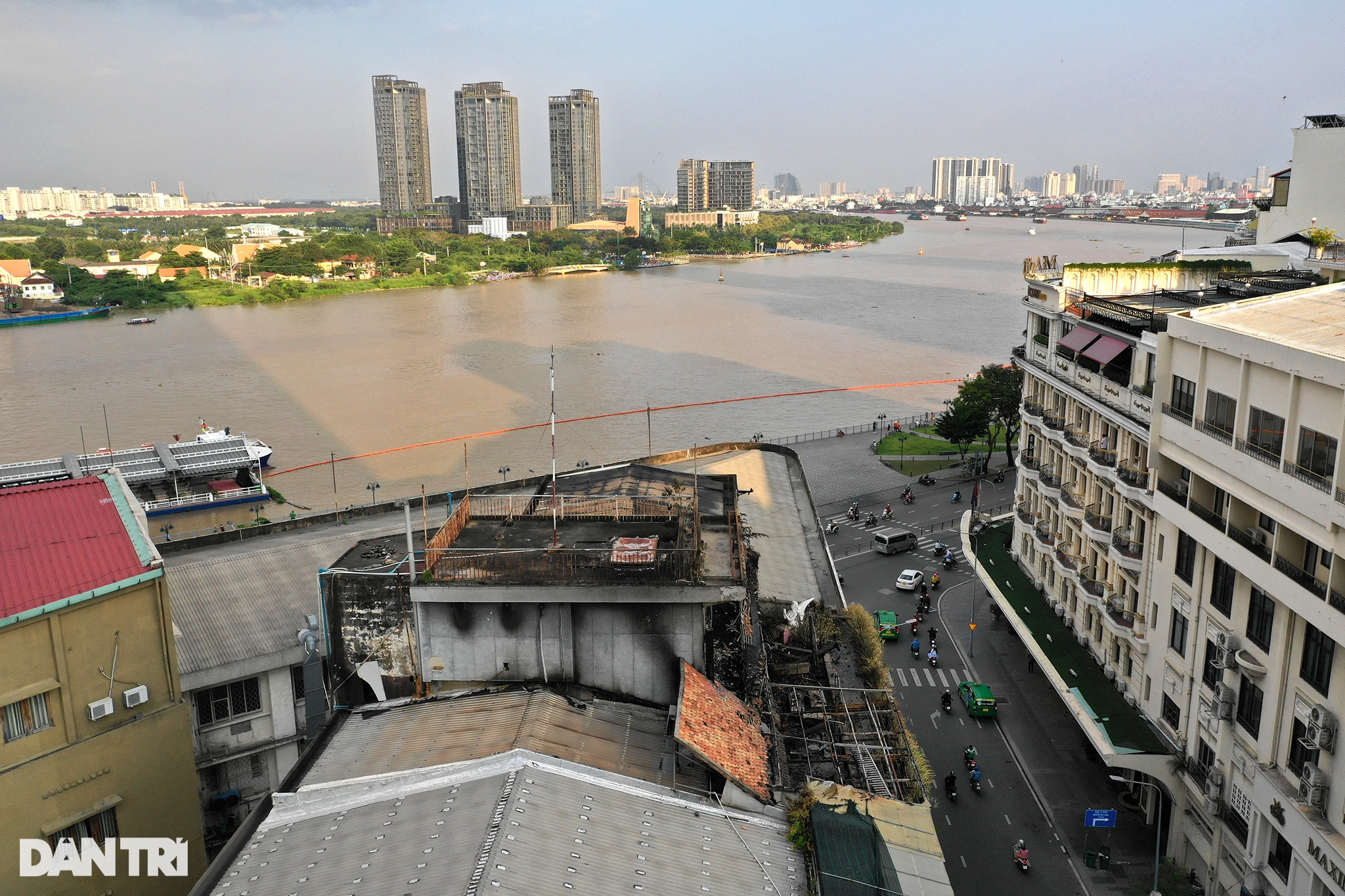 Hình ảnh tan hoang sau vụ cháy quán cà phê rooftop giữa trung tâm TPHCM - 5