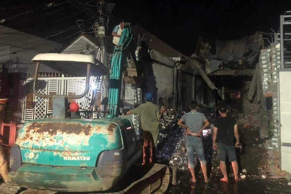 Suốt đêm tìm kiếm 3 mẹ con mất tích trong vụ cháy nhà ở Ninh Thuận - 5
