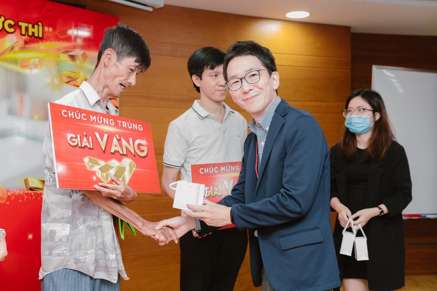 料理調味料の種を購入して、8区の母娘がそれぞれ24金貨2枚を獲得