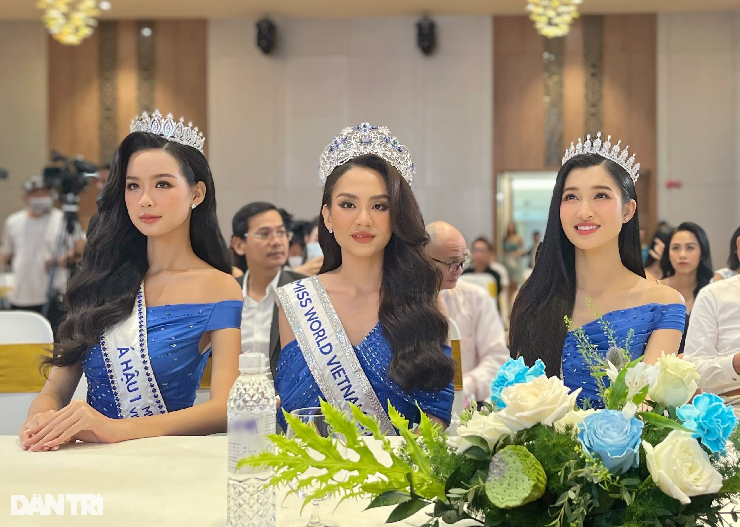 Tai nghe bị chê vô dụng tại Miss World Vietnam, Ban Tổ chức nói gì? - 1
