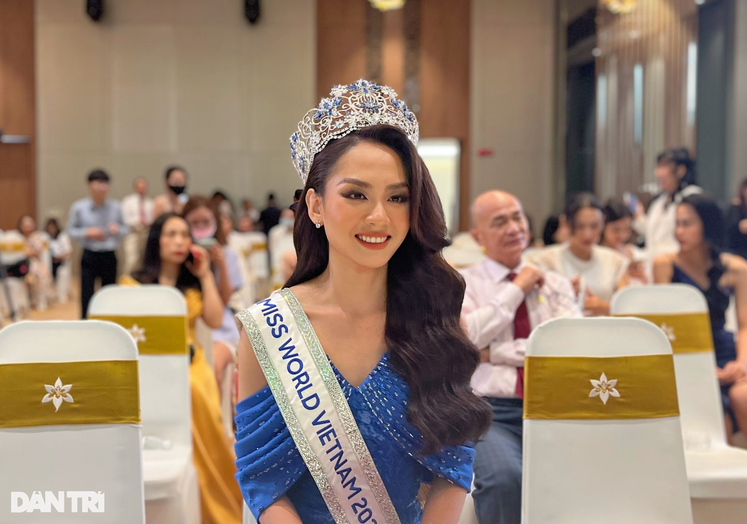 Tai nghe bị chê vô dụng tại Miss World Vietnam, Ban Tổ chức nói gì? - 6 Tai nghe bị chê vô dụng tại Miss World Vietnam, Ban Tổ chức nói gì? - 6