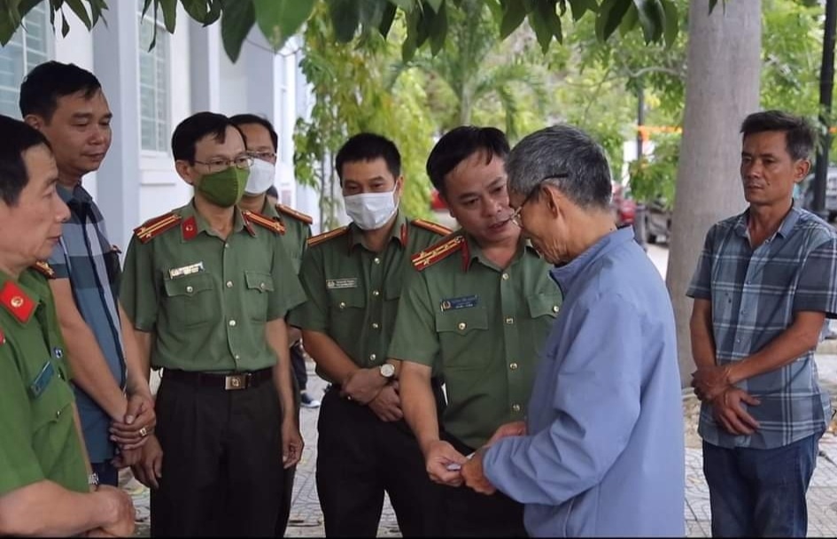 Vụ cháy ở Ninh Thuận: Thi thể người mẹ ôm chặt, bảo vệ 2 con - 3