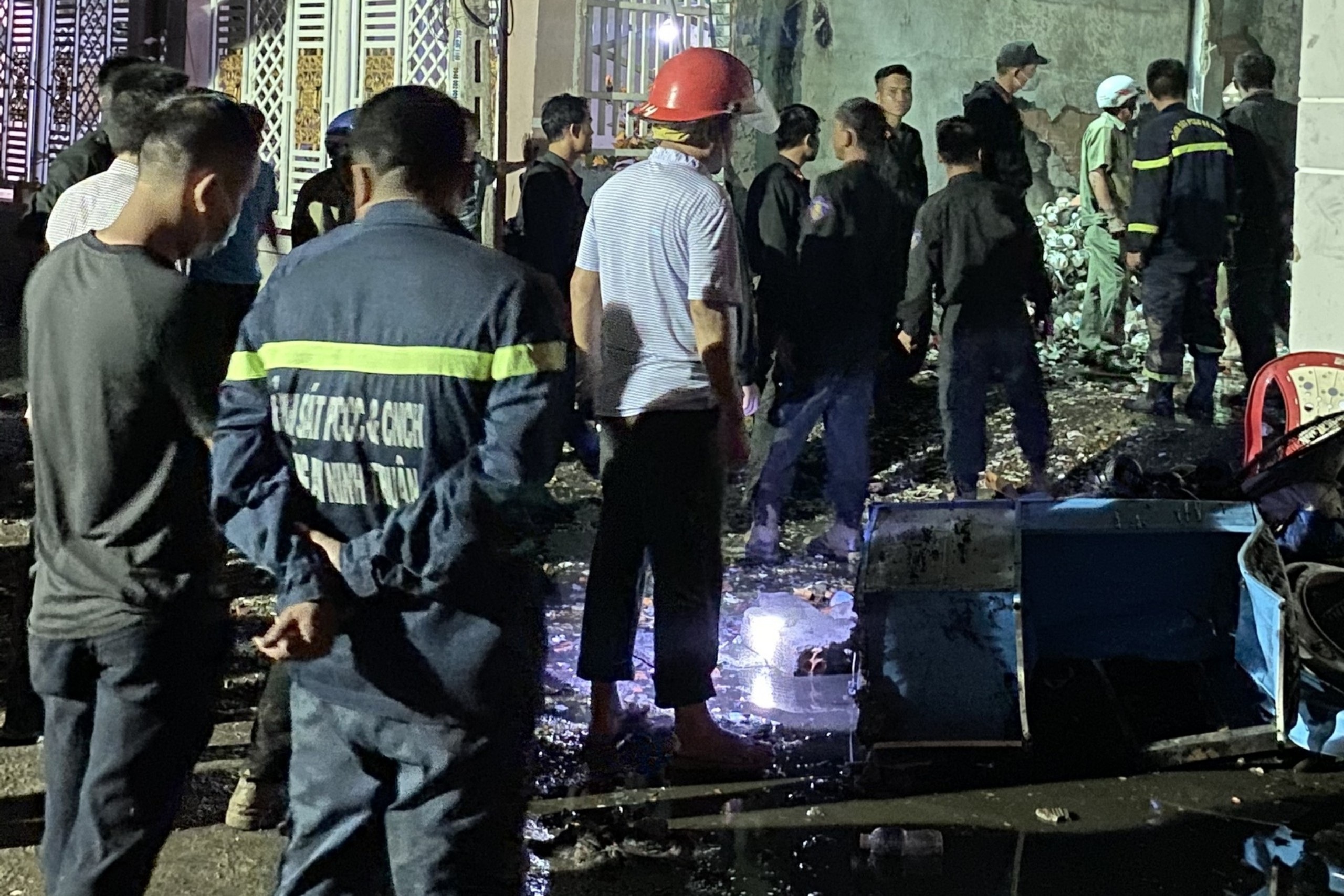 Tìm thấy thi thể 3 mẹ con trong vụ cháy nhà ở Ninh Thuận - 6