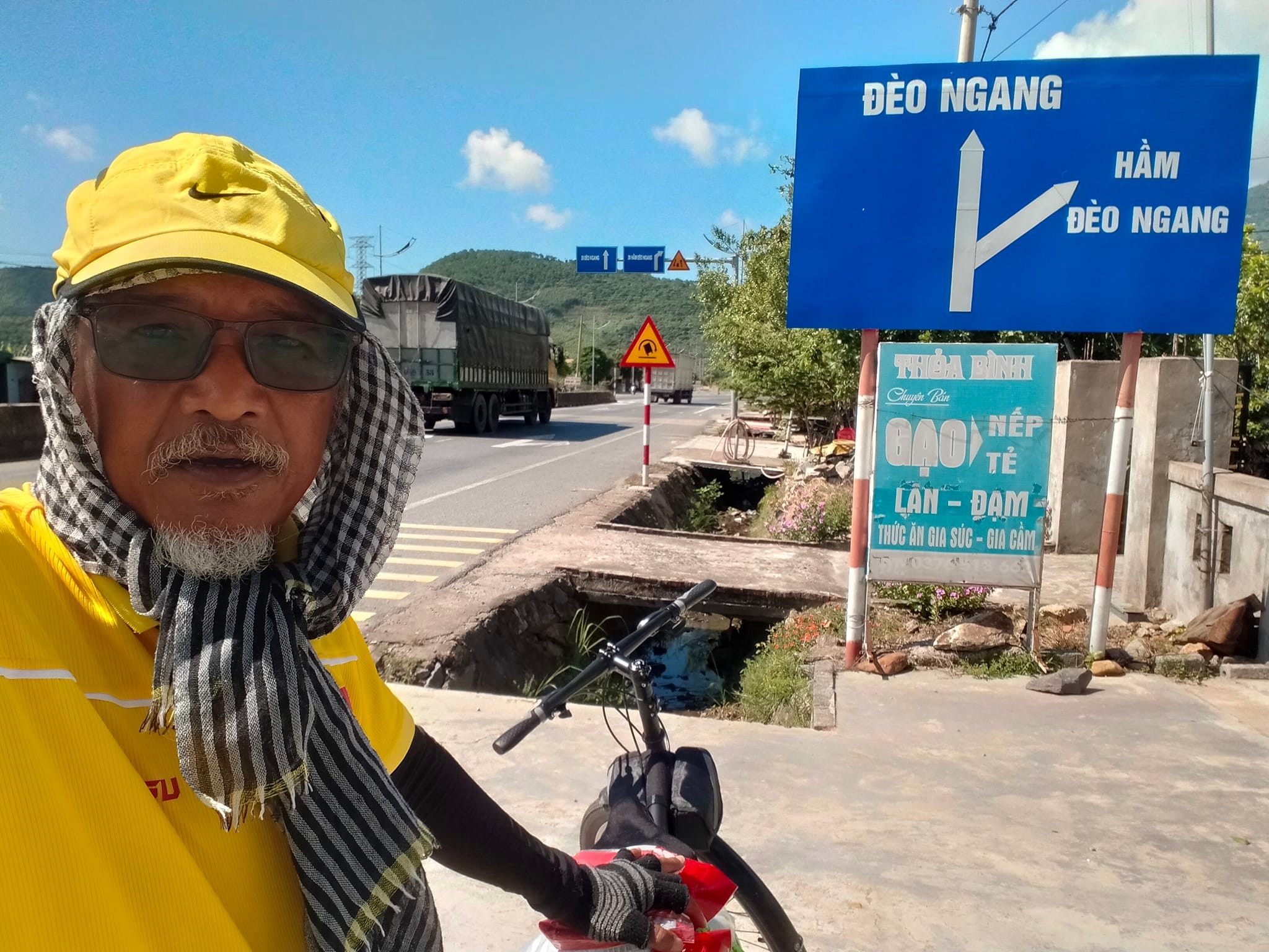 Ông lão 60 tuổi đạp xe xuyên Việt: Phải về đích bằng chính sức mình - 2