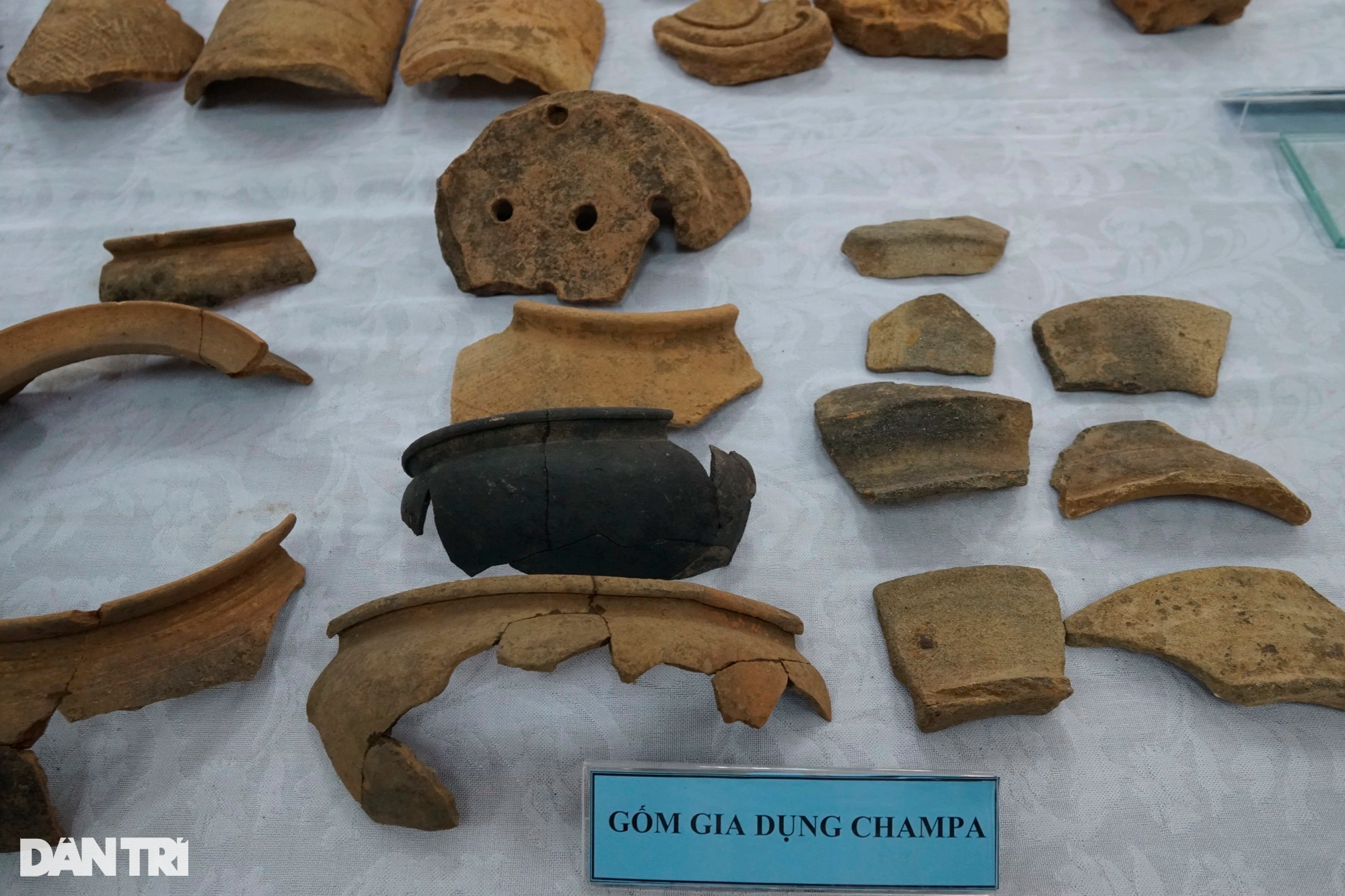 Khai quật phế tích cổ hơn 1.500 năm của người Chăm ở Bình Định - 3 Khai quật phế tích cổ hơn 1.500 năm của người Chăm ở Bình Định - 3