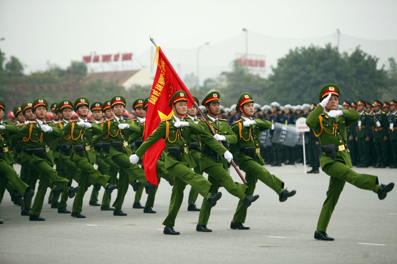 Những bàn chân lặng lẽ... - 1