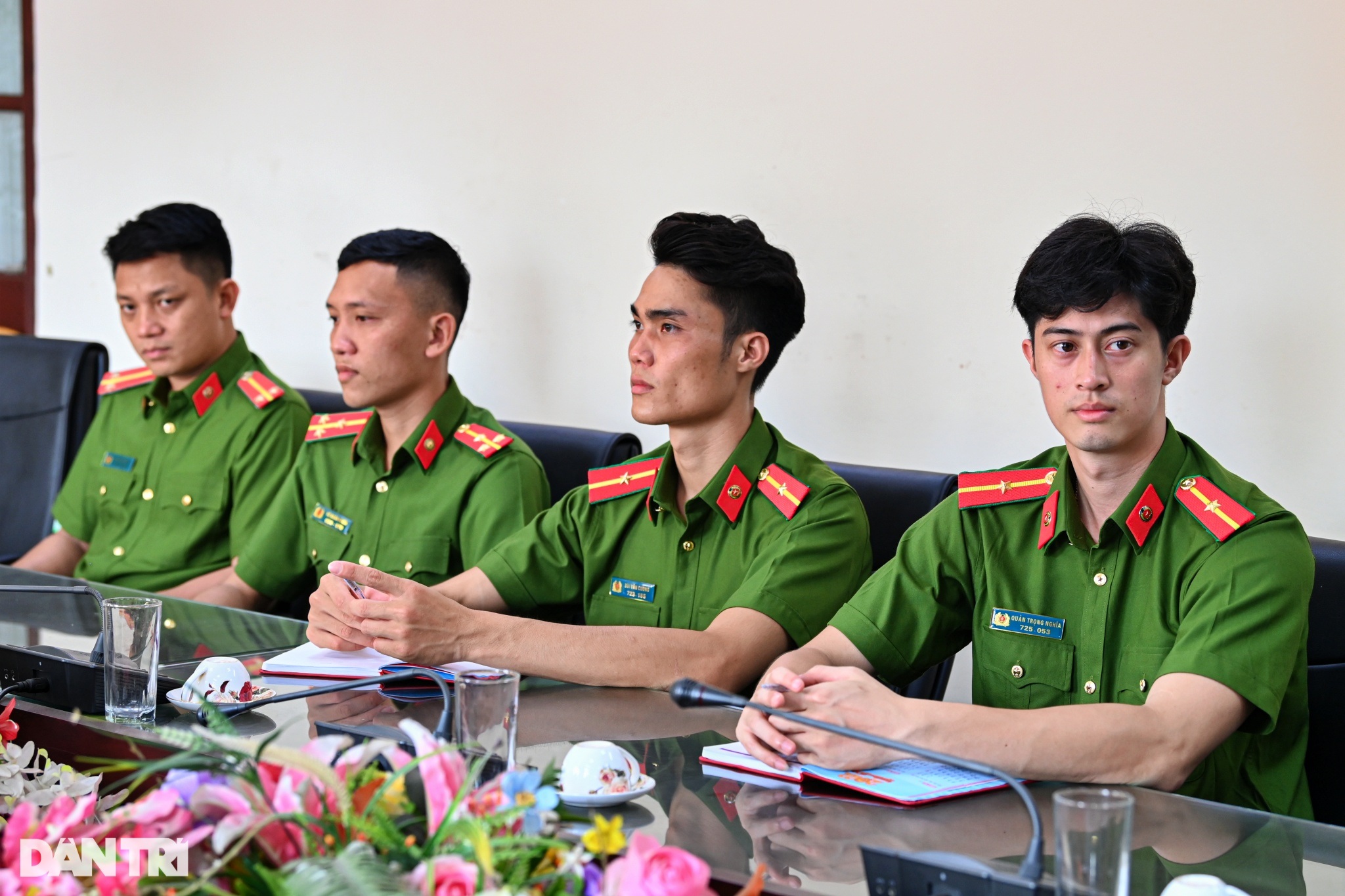 Nam thần bóng chuyền trong màu áo Cảnh sát cơ động - 9 Nam thần bóng chuyền trong màu áo Cảnh sát cơ động - 9