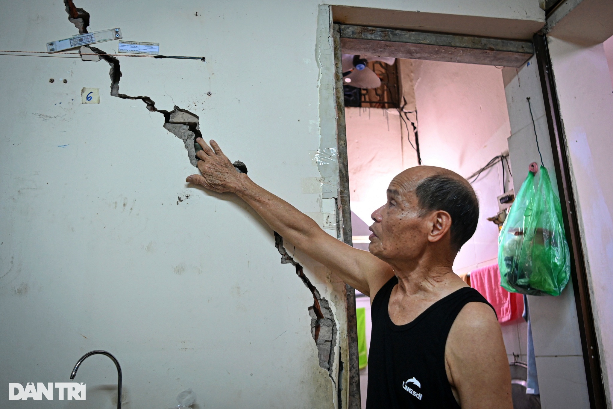 Dân nơm nớp sợ khi sống trong nhà nứt toác cạnh metro ngầm Nhổn - ga HN - 7