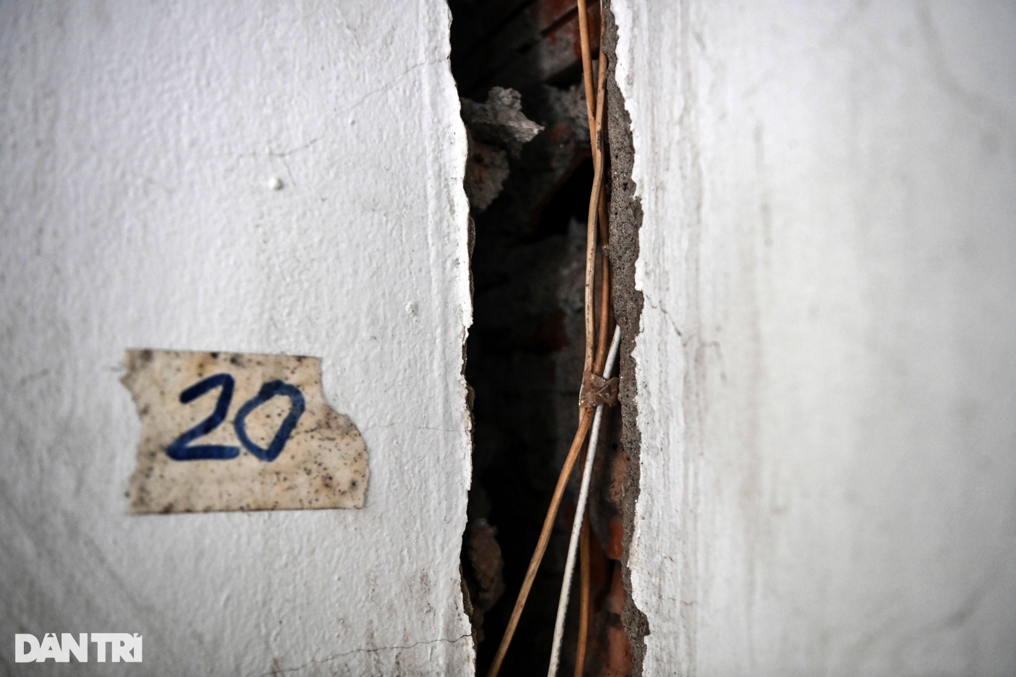 Dân nơm nớp sợ khi sống trong nhà nứt toác cạnh metro ngầm Nhổn - ga HN - 9