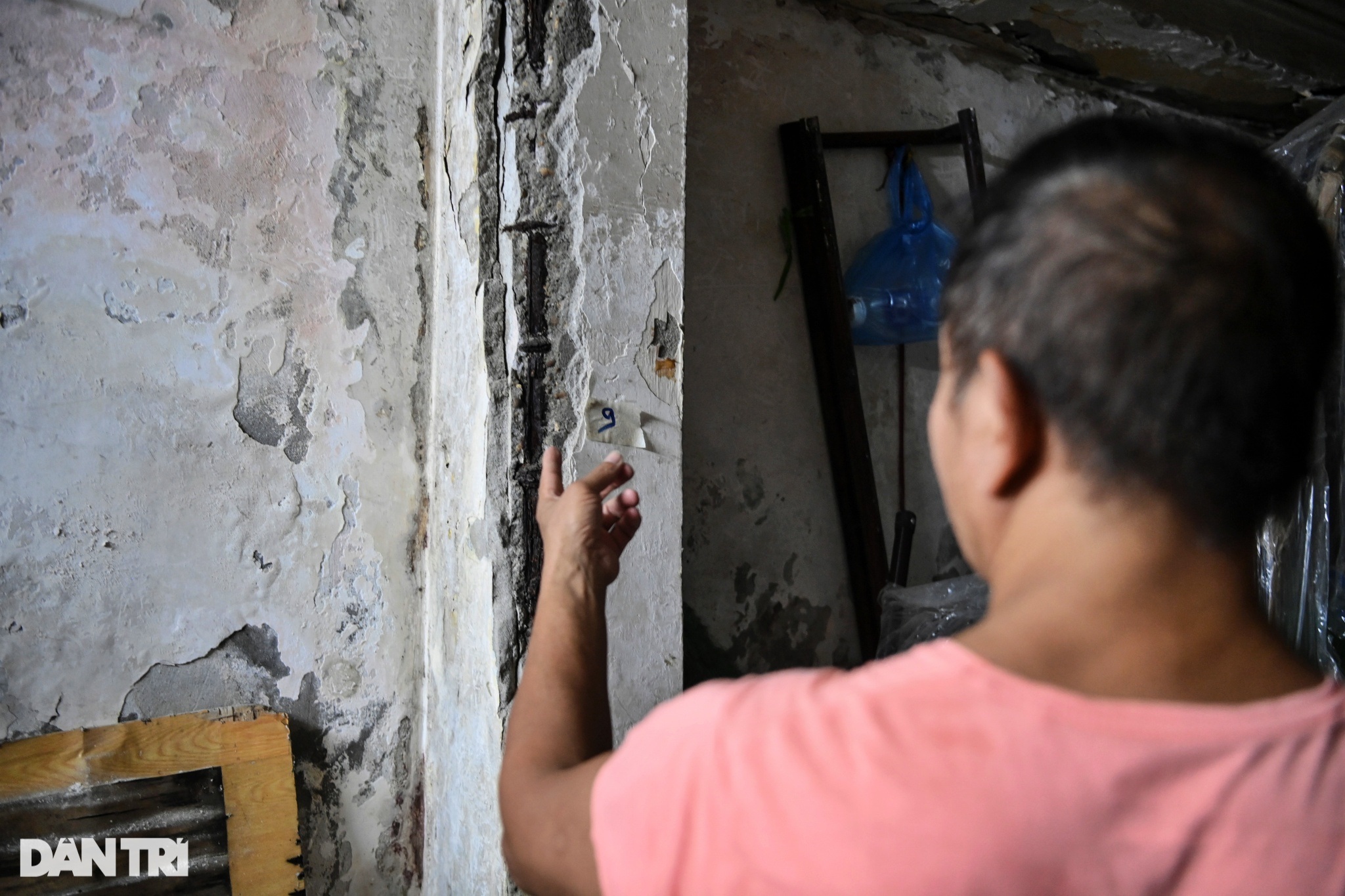Dân nơm nớp sợ khi sống trong nhà nứt toác cạnh metro ngầm Nhổn - ga HN - 3