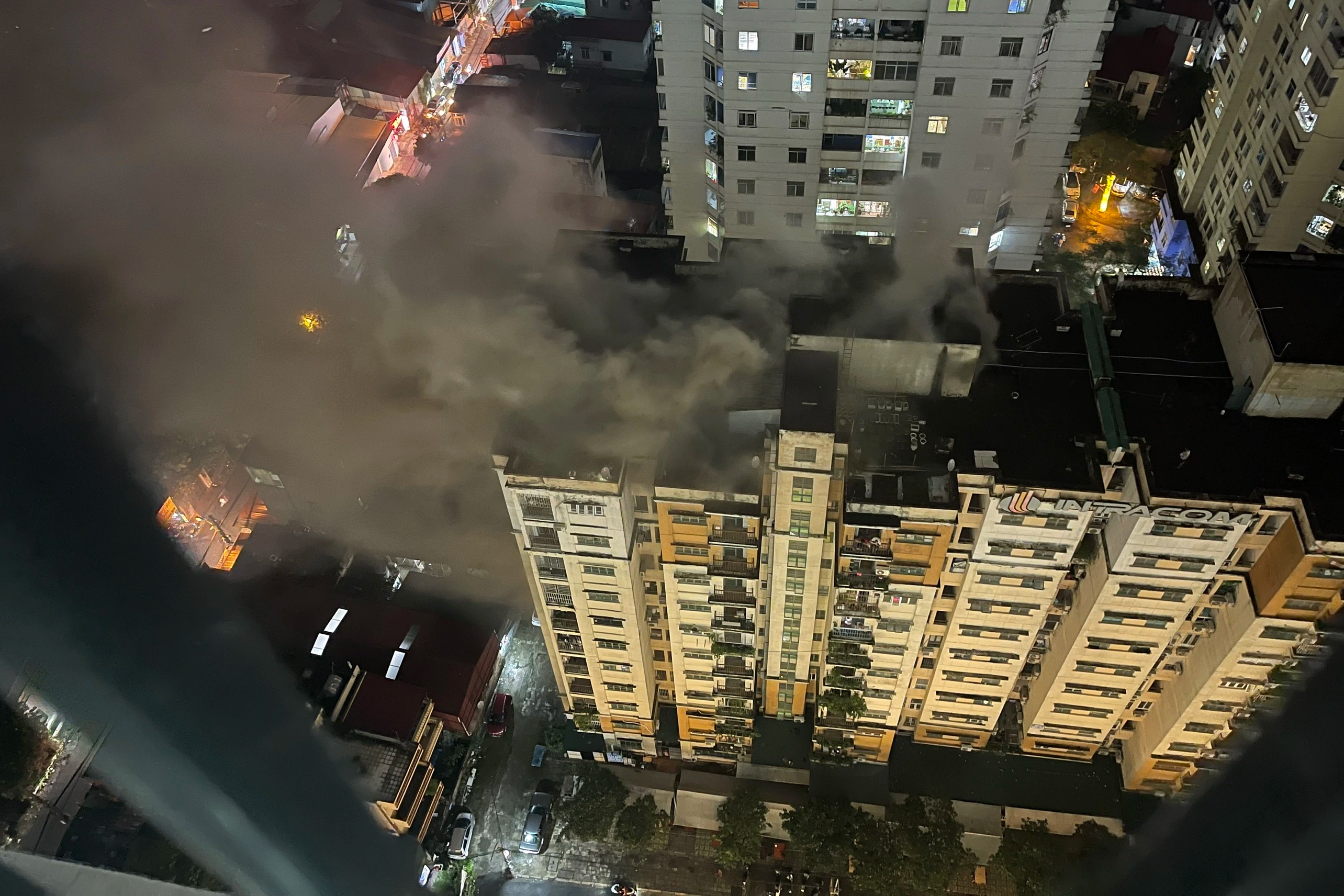 Giải cứu 7 người trong vụ cháy chung cư 13 tầng ở Hà Nội - 1