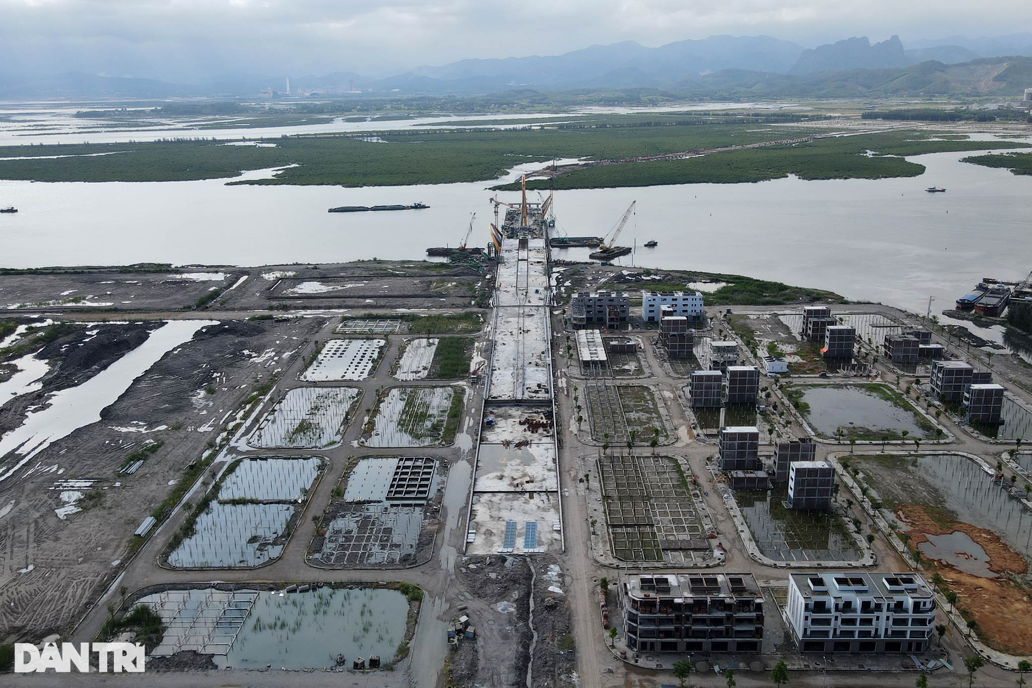Đại công trường xây dựng cầu Cửa Lục 3 hơn 1.700 tỷ đồng ở Quảng Ninh - 7