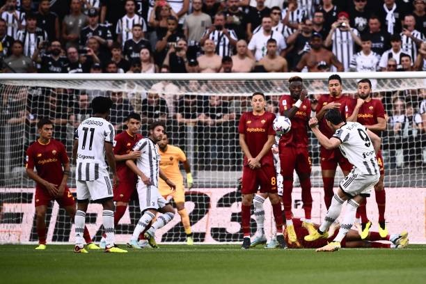 AS Roma của Mourinho quật cường giành điểm trước Juventus - 1