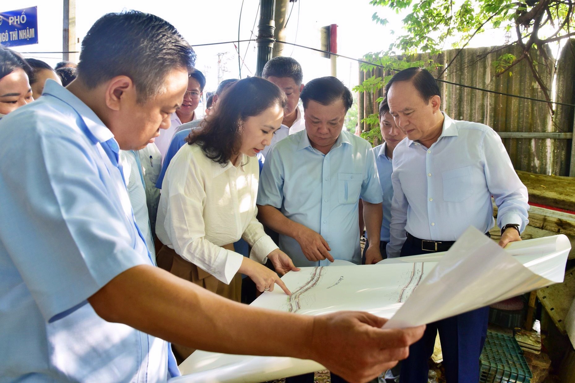 Bí thư, Chủ tịch Hà Nội thị sát dự án trạm bơm 4.700 tỷ đồng lụt tiến độ - 1