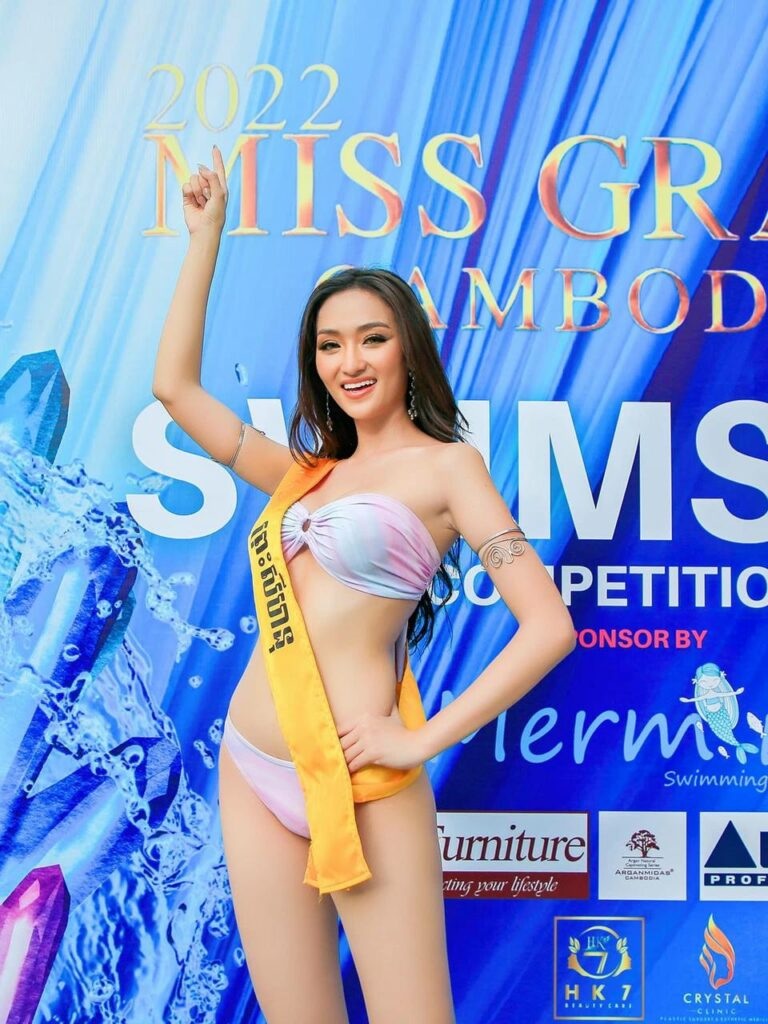 Hoa hậu Hòa bình Campuchia 2022 gây tranh cãi vì trang phục phản cảm - 1