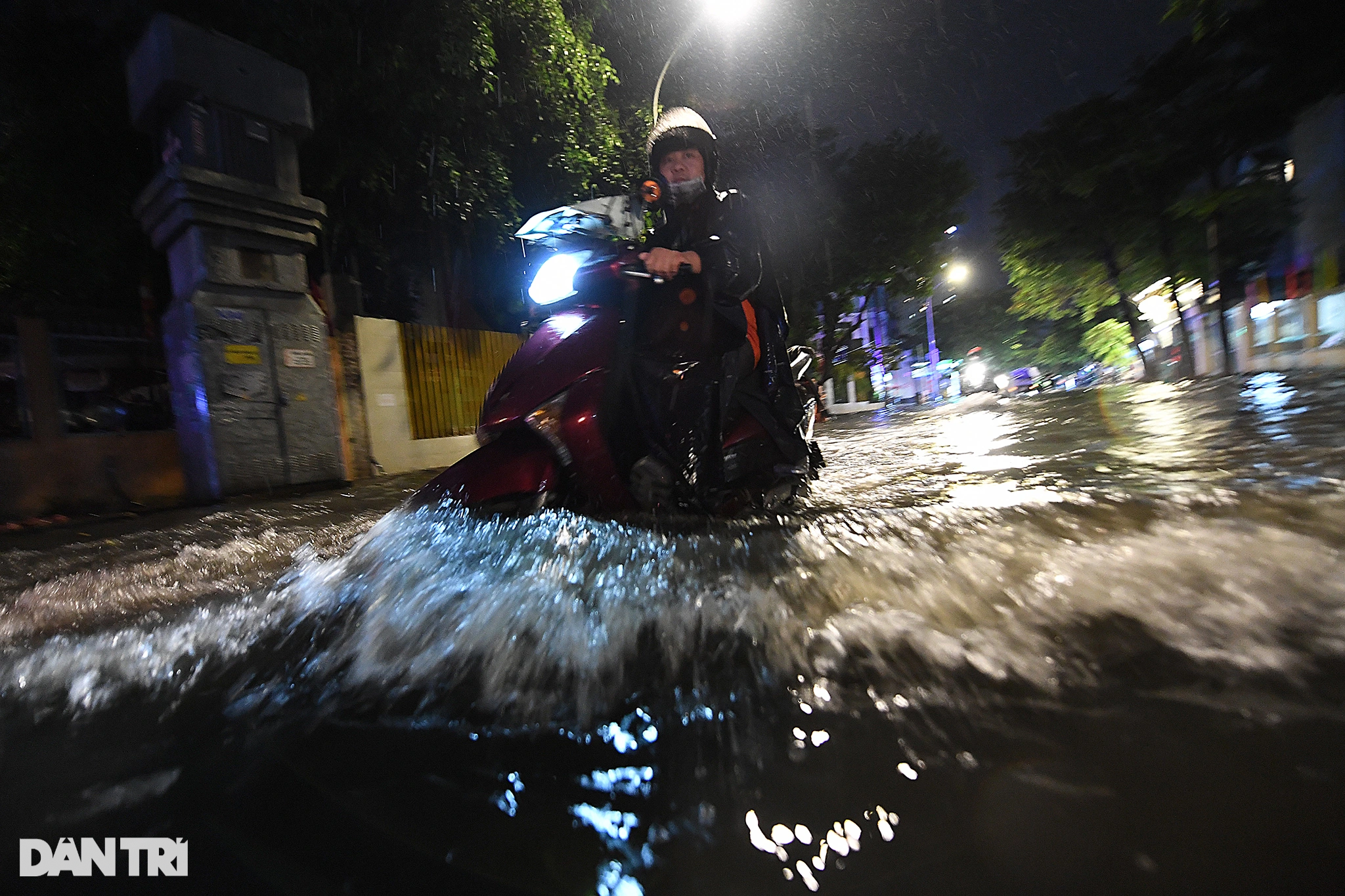 Khu nhà giàu Thảo Điền lại ngập sâu sau mưa lớn - 2