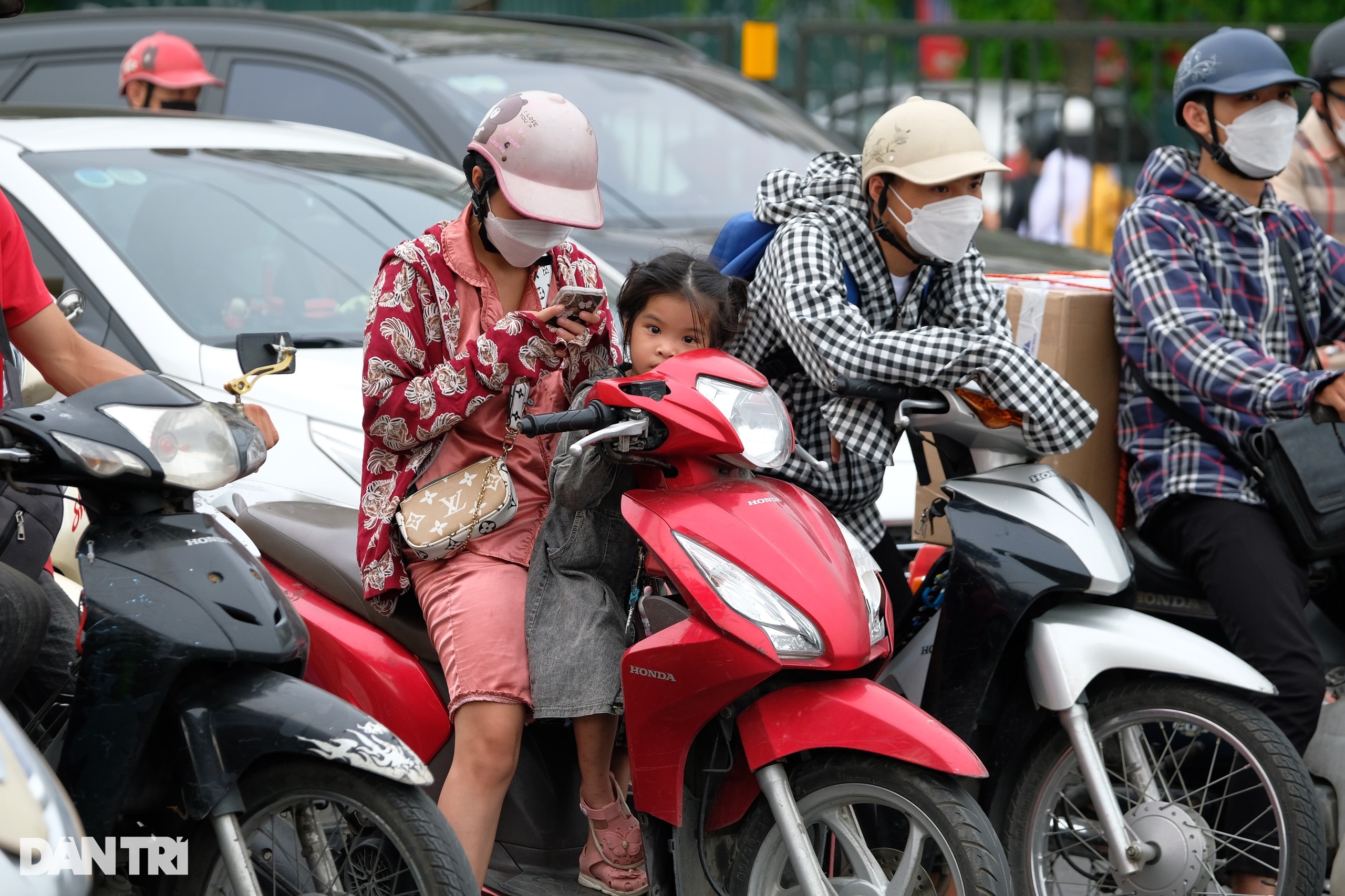 Nhiều tuyến đường Hà Nội tắc không lối thoát - 5 Nhiều tuyến đường Hà Nội tắc không lối thoát - 5
