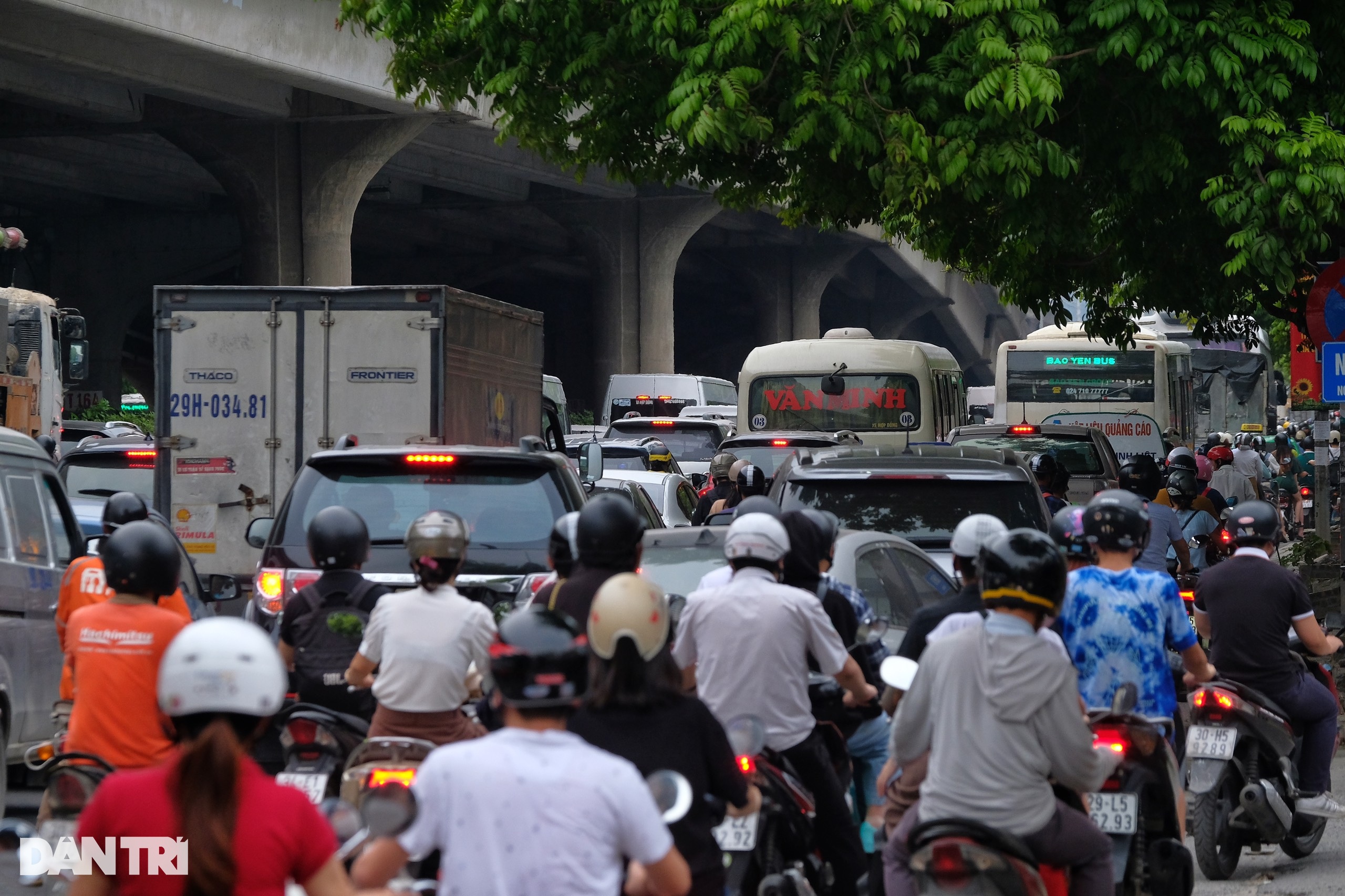 Nhiều tuyến đường Hà Nội tắc không lối thoát - 11 Nhiều tuyến đường Hà Nội tắc không lối thoát - 11