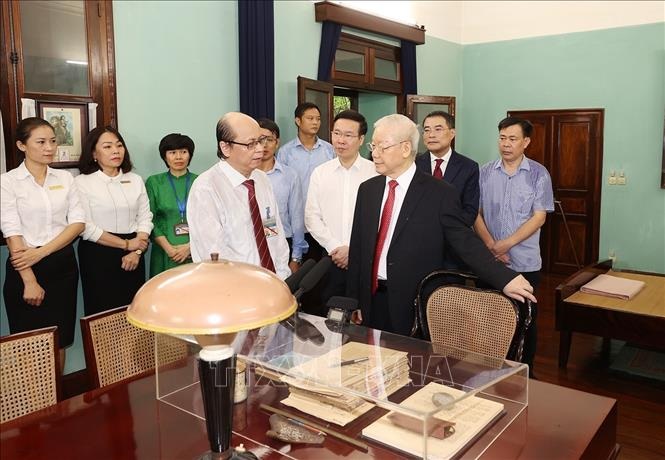 77 năm Quốc khánh: Tổng Bí thư dâng hương tưởng niệm Chủ tịch Hồ Chí Minh - 2