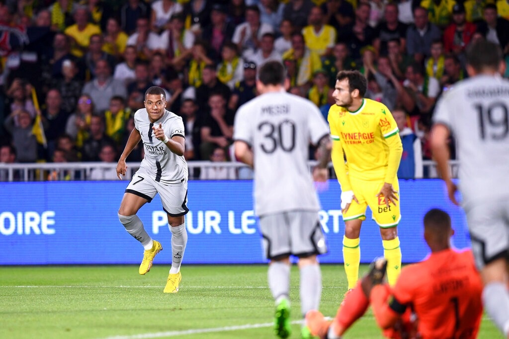 Messi kiến tạo đẳng cấp cho Mbappe ghi bàn, PSG thắng đậm Nantes - 3