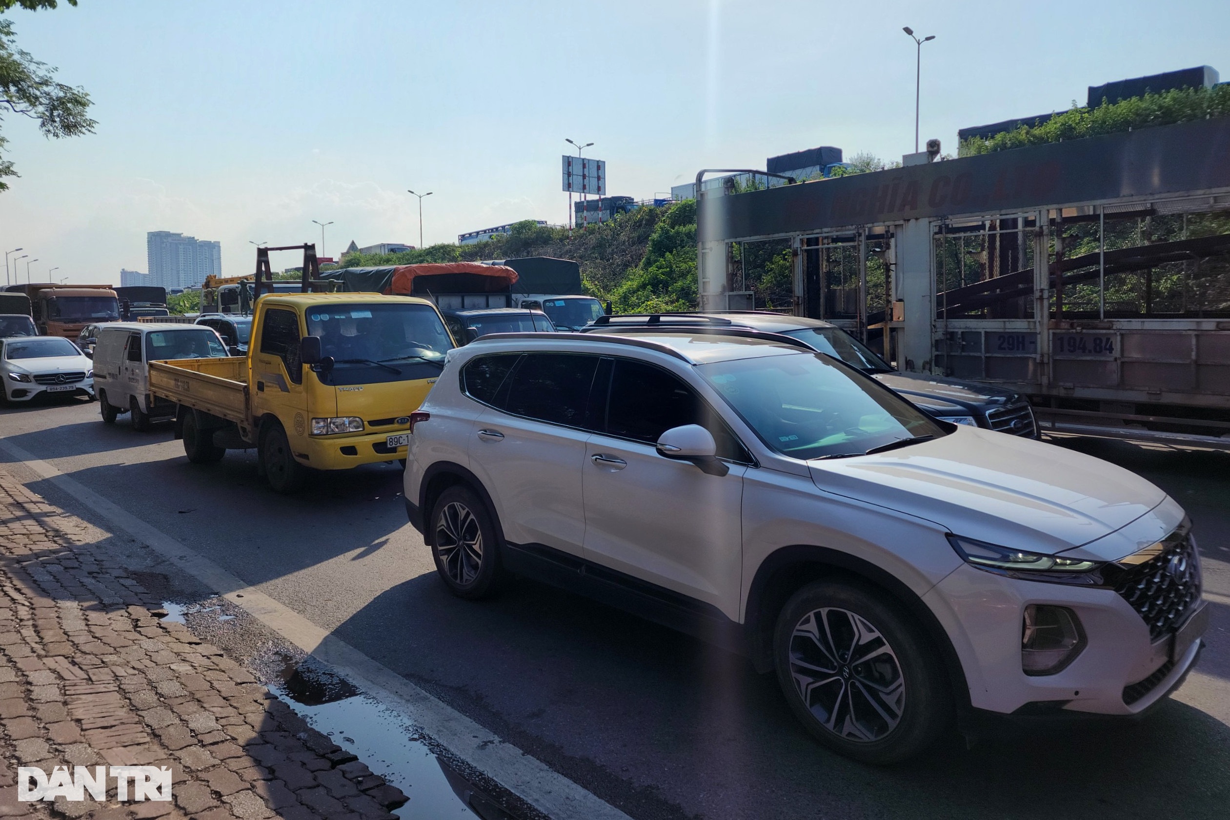 Tai nạn trên cầu Thanh Trì, giao thông ùn tắc hơn 10km - 6