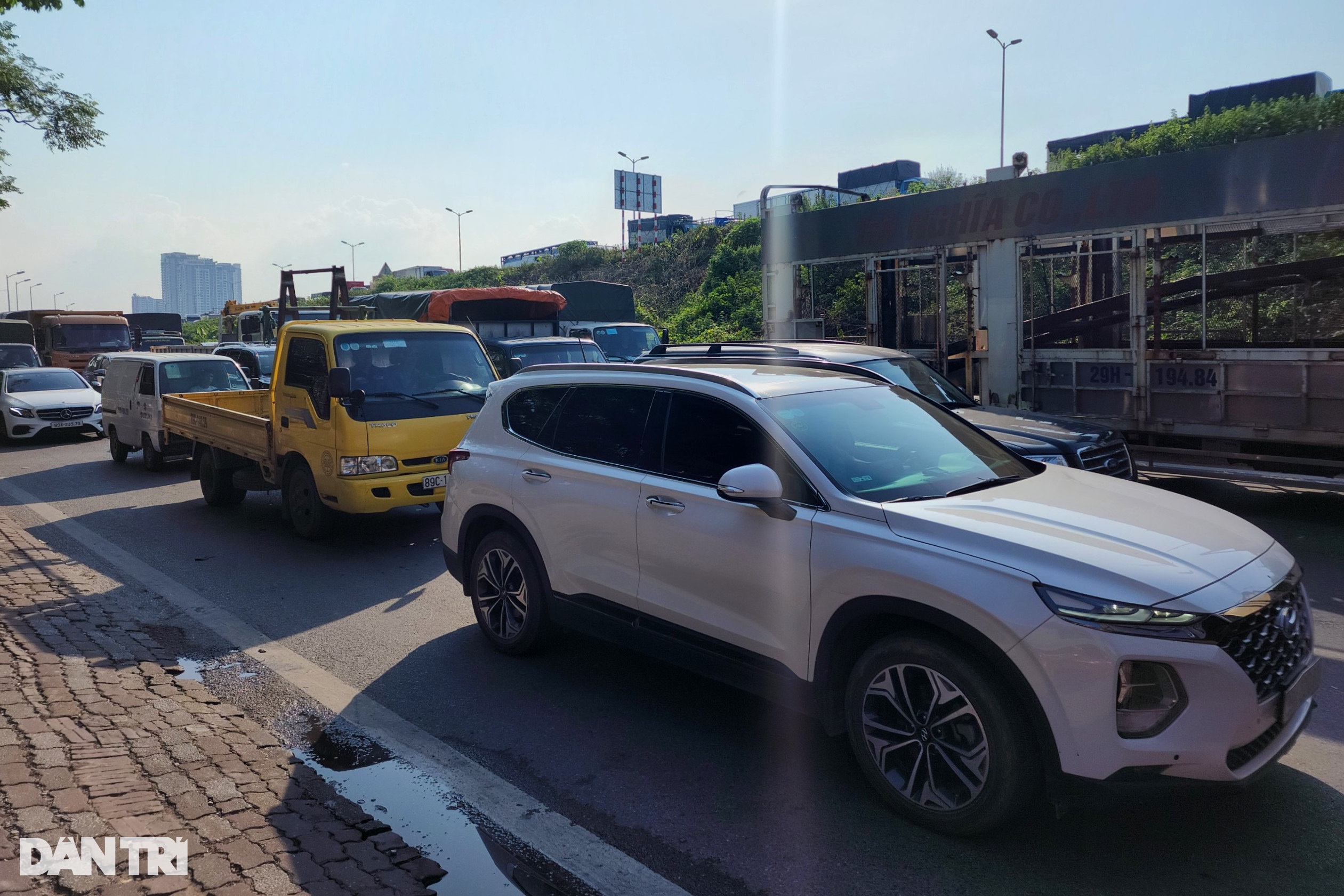 Tai nạn trên cầu Thanh Trì, giao thông ùn tắc hơn 10km - 6 Tai nạn trên cầu Thanh Trì, giao thông ùn tắc hơn 10km - 6