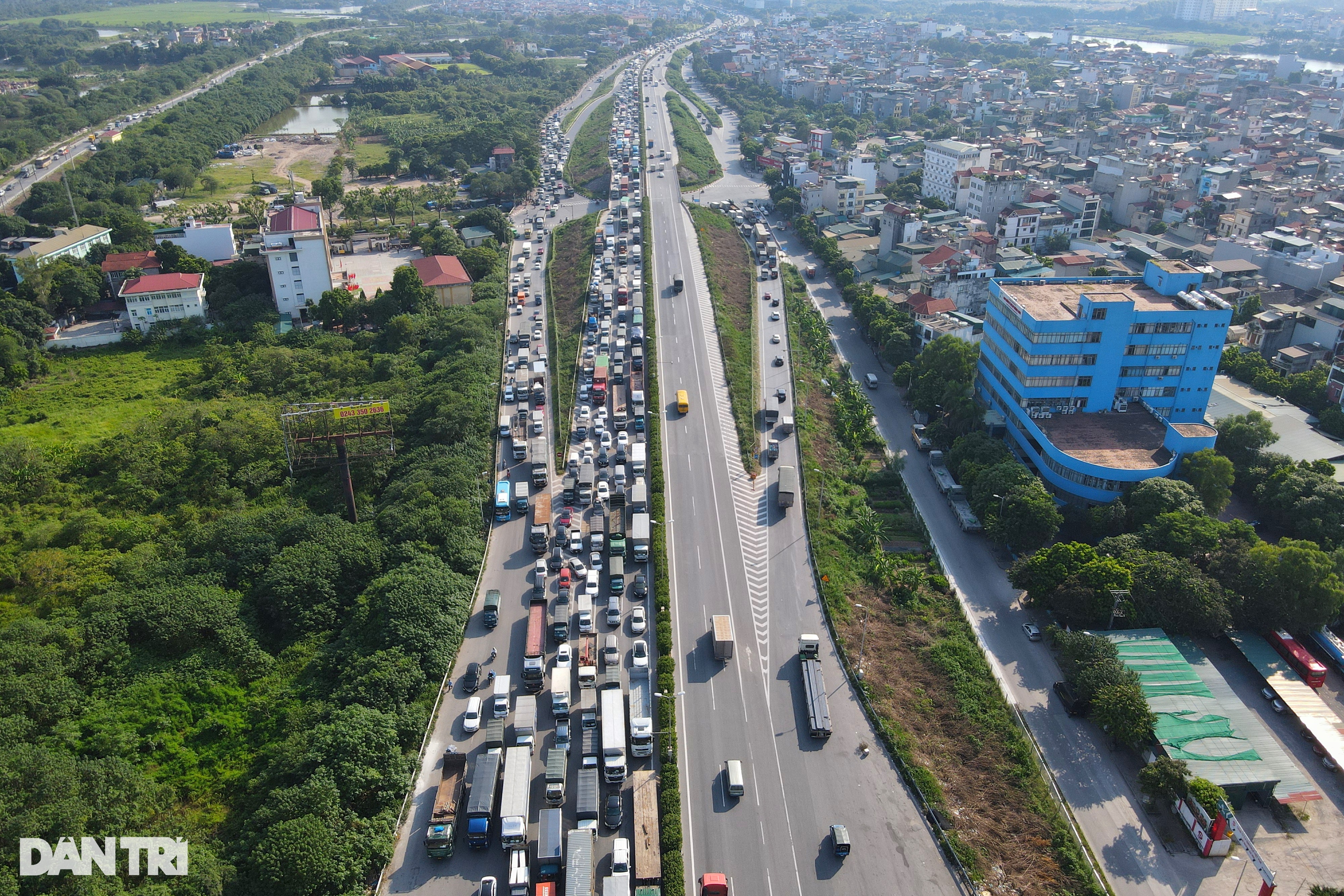 Tai nạn trên cầu Thanh Trì, giao thông ùn tắc hơn 10km - 5