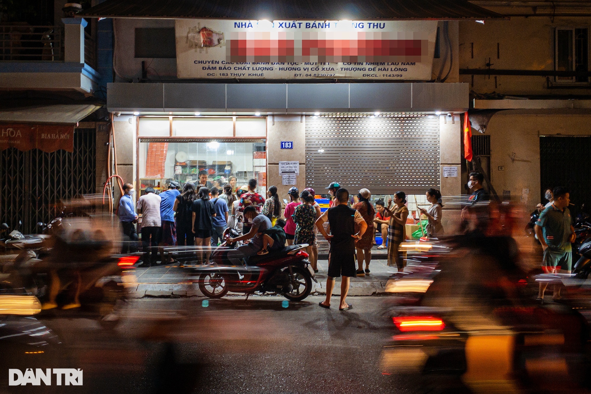 Người dân xếp hàng mua bánh trung thu ở Hà Nội - 14