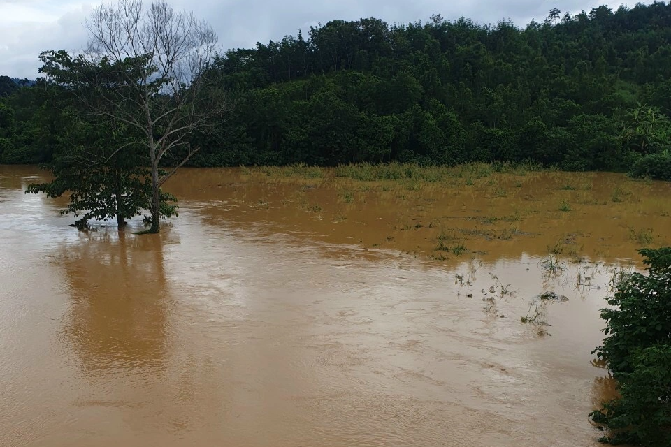 Nhiều nơi ở Thanh Hóa ngập nặng do mưa lớn - 2