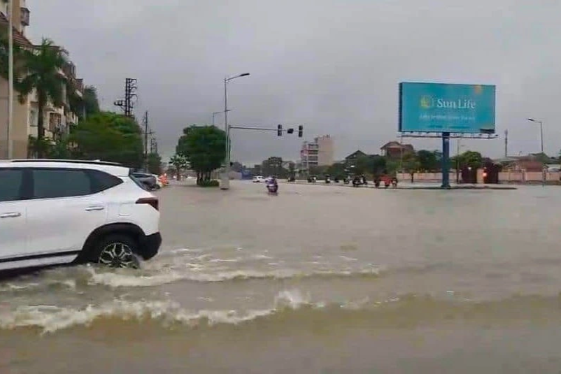 Đường_thành phố_Vinh_ ngập lụt.jpeg