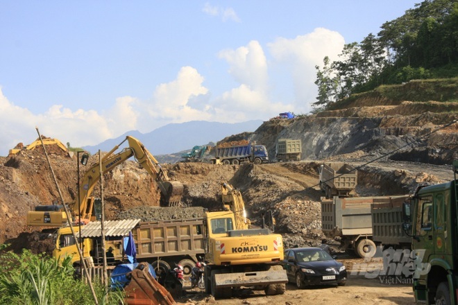 Phong tỏa loạt biệt thự, nhà đất trong vụ án khai thác 1,5 triệu tấn quặng - 1