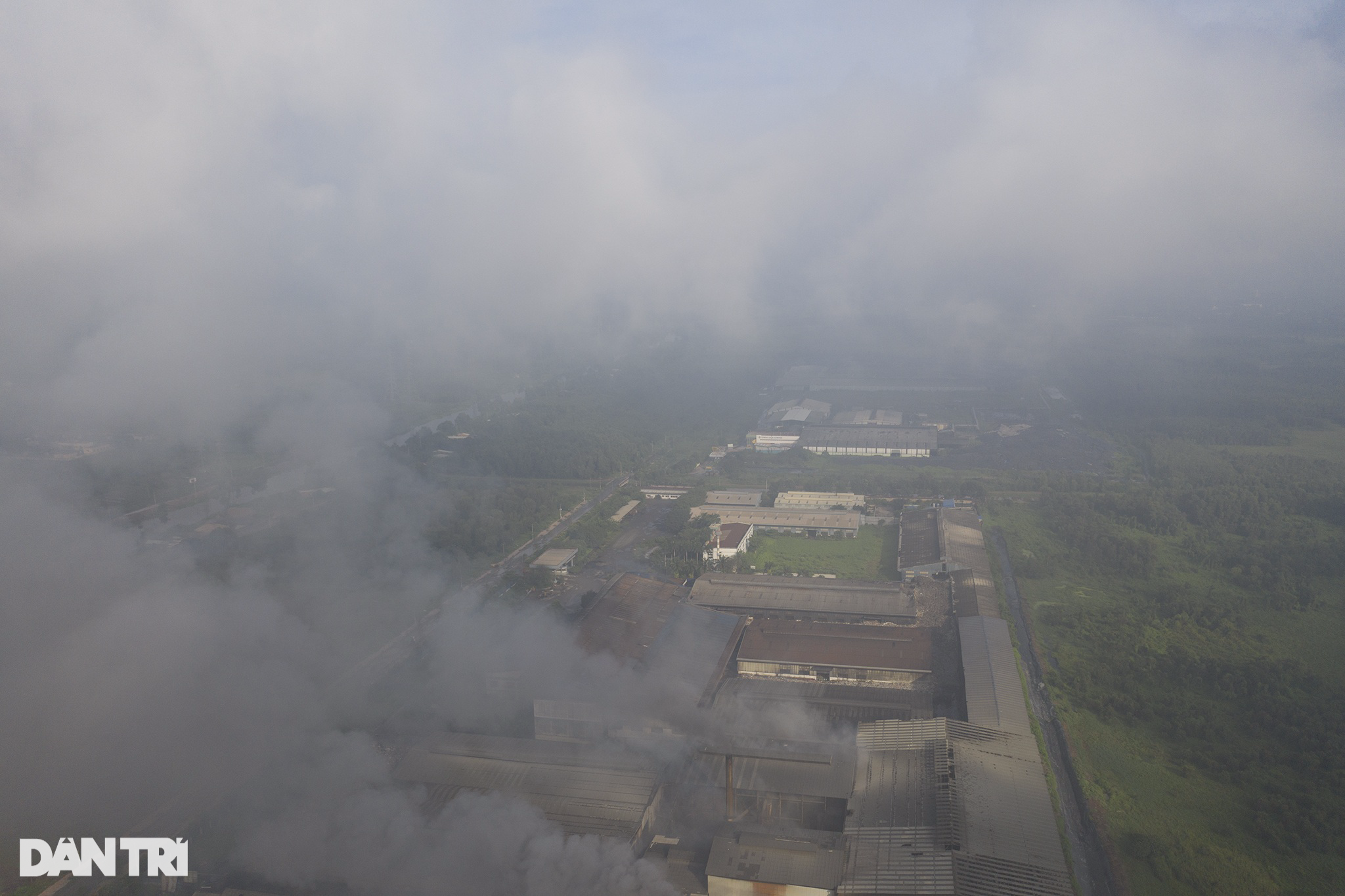 Người dân mệt mỏi vì khói bụi, hôi thối ở khu xử lý chất thải rắn tại TPHCM - 12