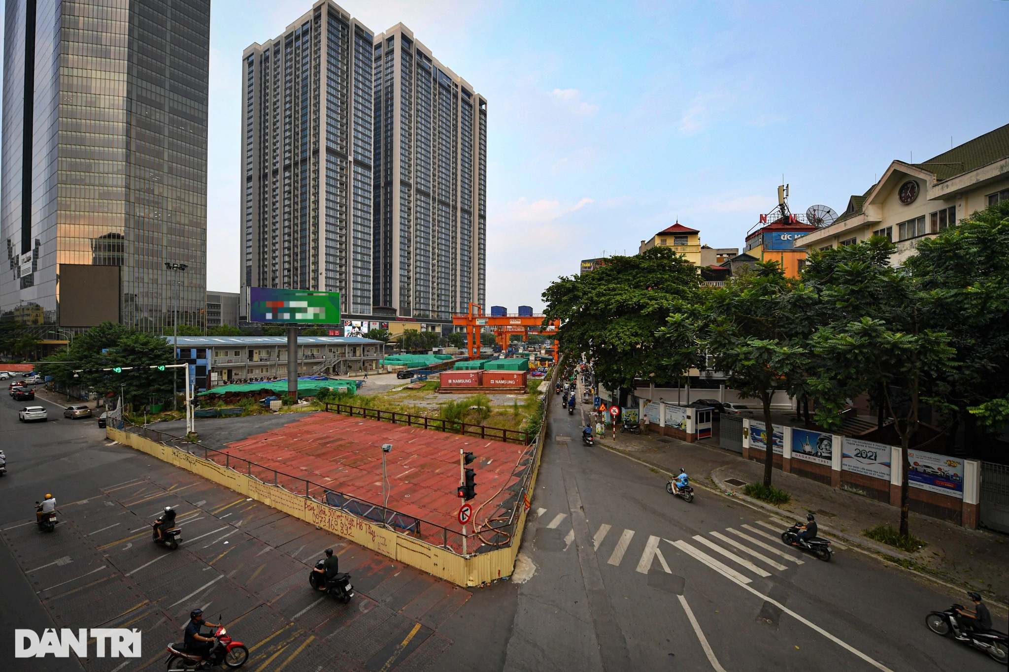 Cỏ cây mọc um tùm trên đại công trường dự án metro Nhổn - ga Hà Nội - 15