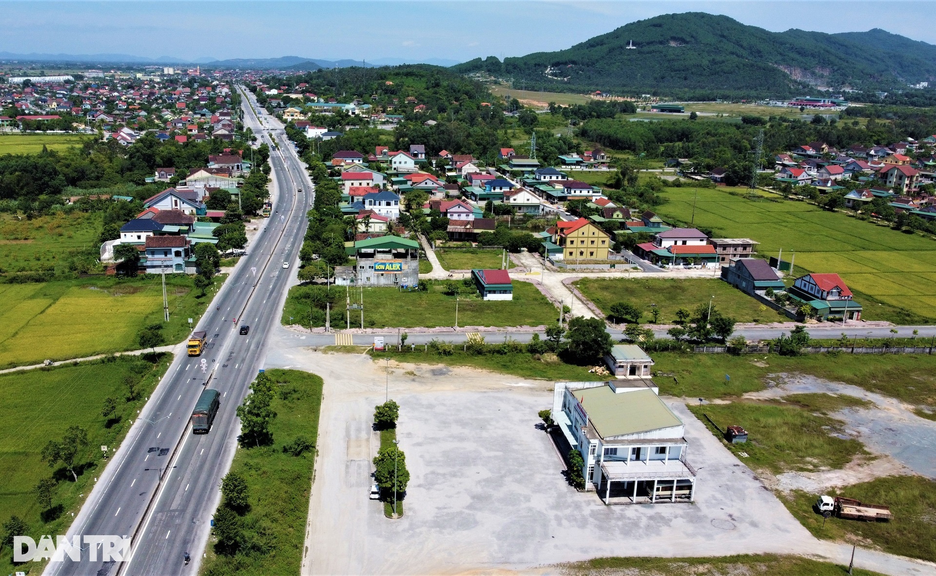 Bến xe tiền tỷ ở vị trí đắc địa ế ẩm, đìu hiu suốt cả thập kỷ - 2 Bến xe tiền tỷ ở vị trí đắc địa ế ẩm, đìu hiu suốt cả thập kỷ - 2