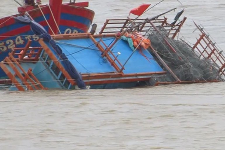Điều tra vụ tàu cá chìm bất thường khiến 9 ngư dân rơi xuống biển - 1