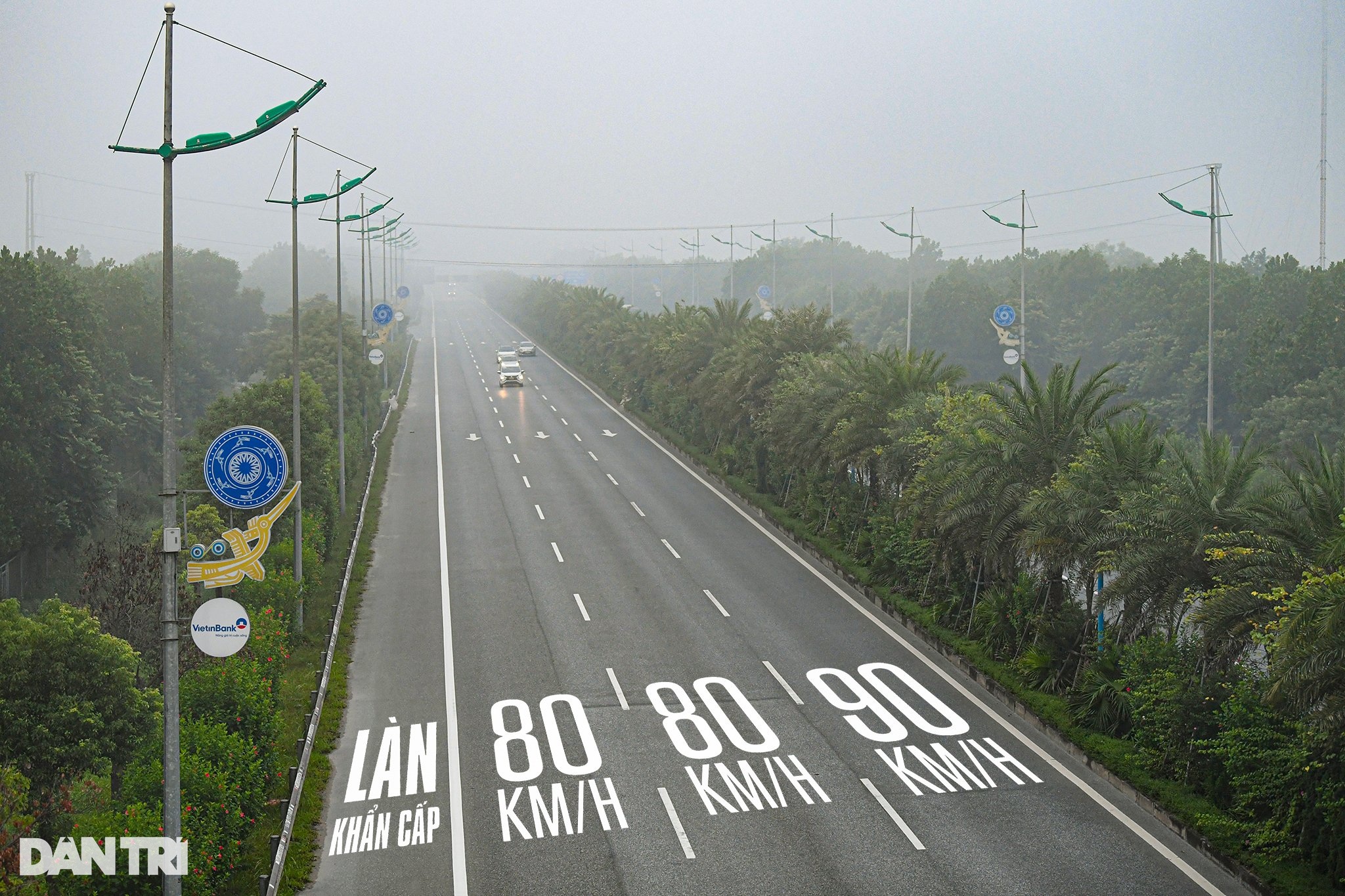 Nháo nhào vác xe đạp bỏ chạy khi bị phát hiện đi vào làn đường 80km/h - 1 Nháo nhào vác xe đạp bỏ chạy khi bị phát hiện đi vào làn đường 80km/h - 1