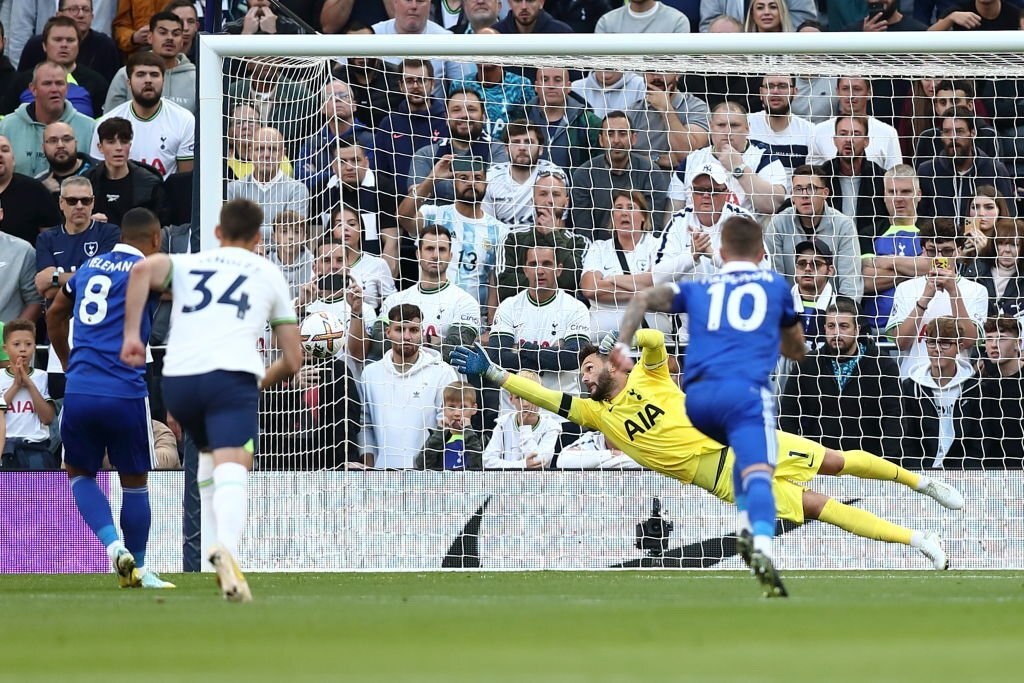 Man City, Tottenham đẩy Arsenal xuống thứ ba - 3