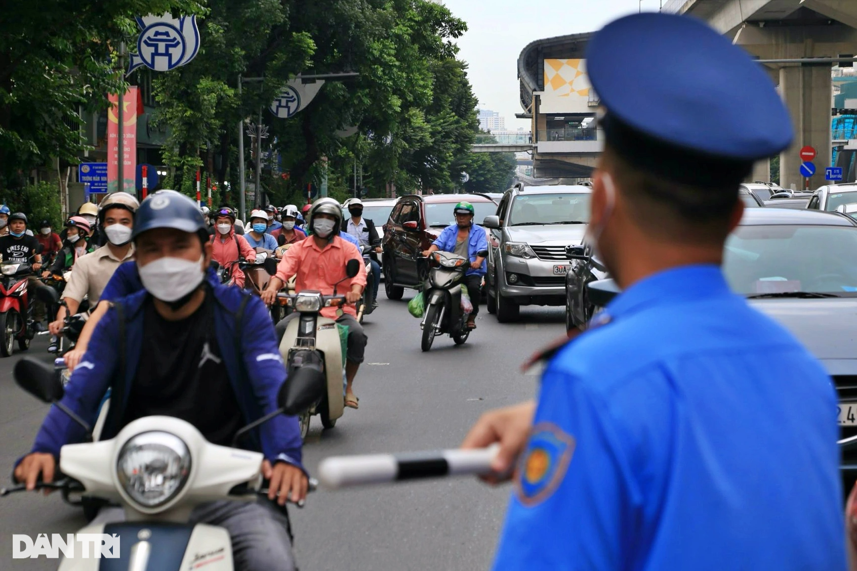 Hà Nội: Cấm cán bộ giải cứu người vi phạm giao thông - 1