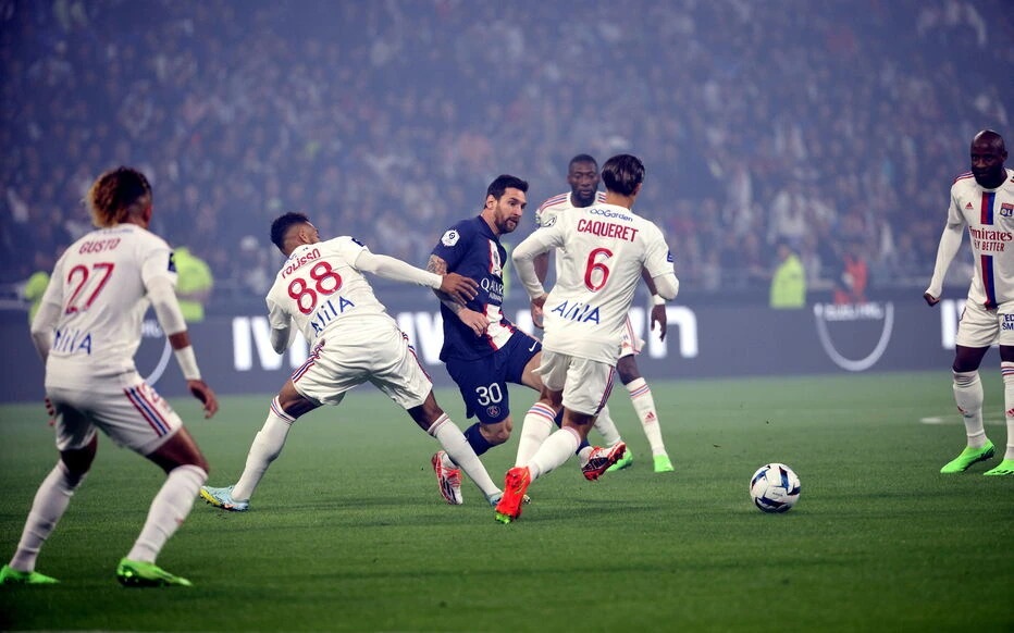 Messi tỏa sáng giúp PSG hạ Lyon và giành ngôi đầu Ligue 1 - 1