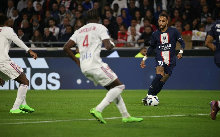 Messi tỏa sáng giúp PSG hạ Lyon và giành ngôi đầu Ligue 1 - 3
